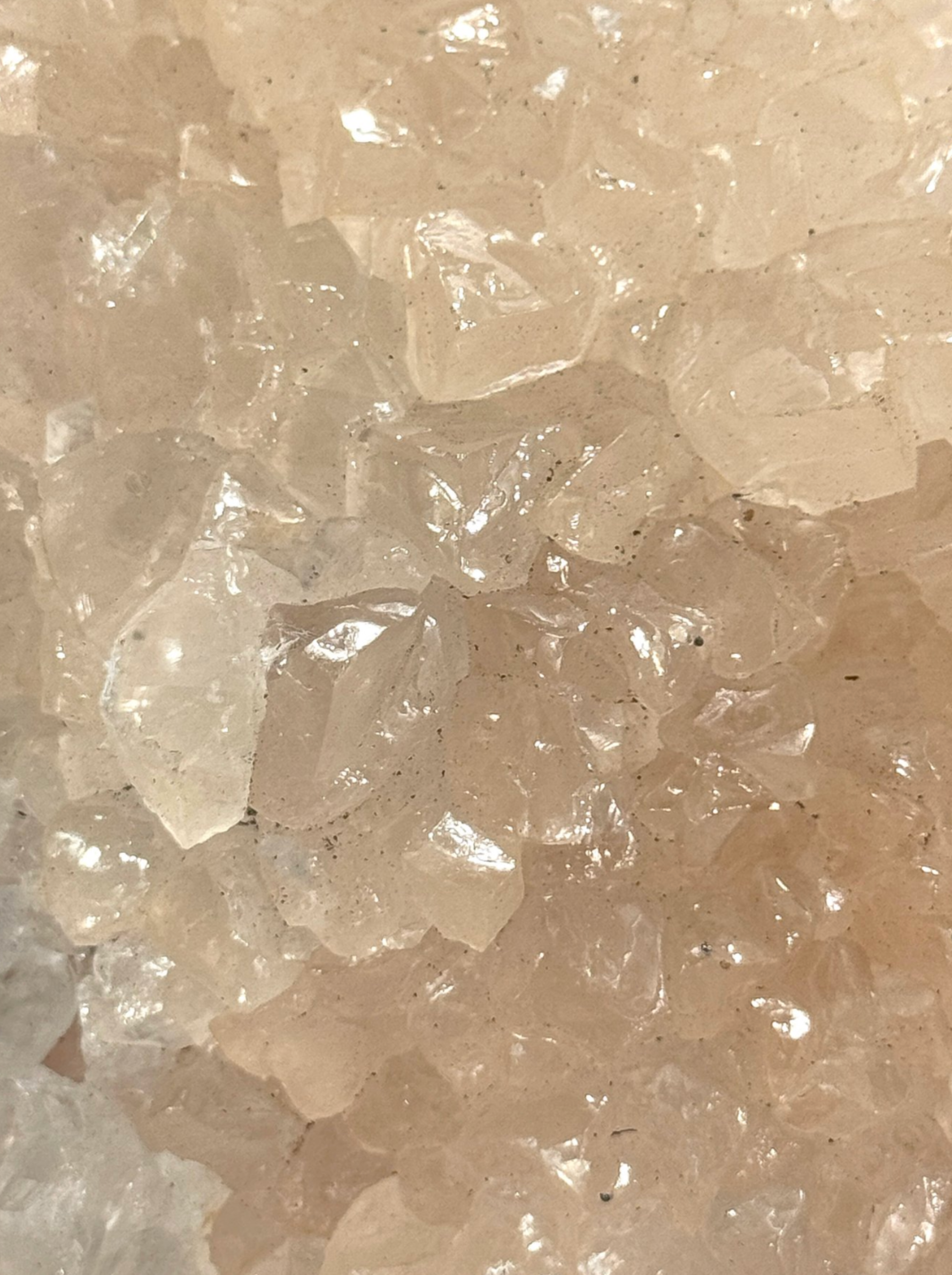 Duo décoratif — Sphère en calcite bandée (onyx marbre) & cristal de calcite sur socles