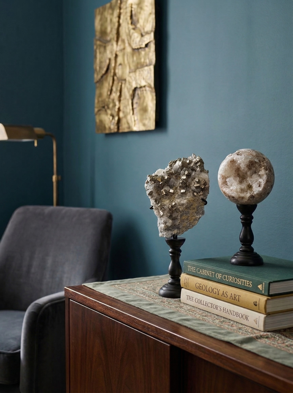 Duo Pyrit & Bergkristall — Mineralskulptur auf Sockeln