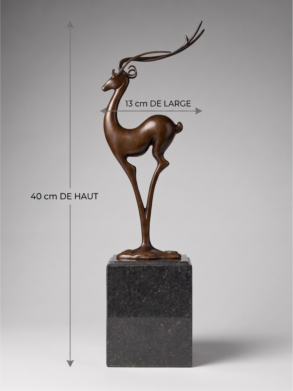 Sculpture de cerf Art Déco en bronze patiné signé Coenrad sur socle effet marbre - 40 cm