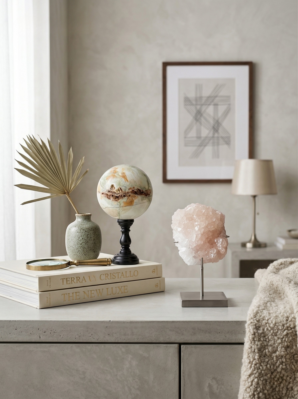 Duo décoratif — Sphère en calcite bandée (onyx marbre) & cristal de calcite sur socles
