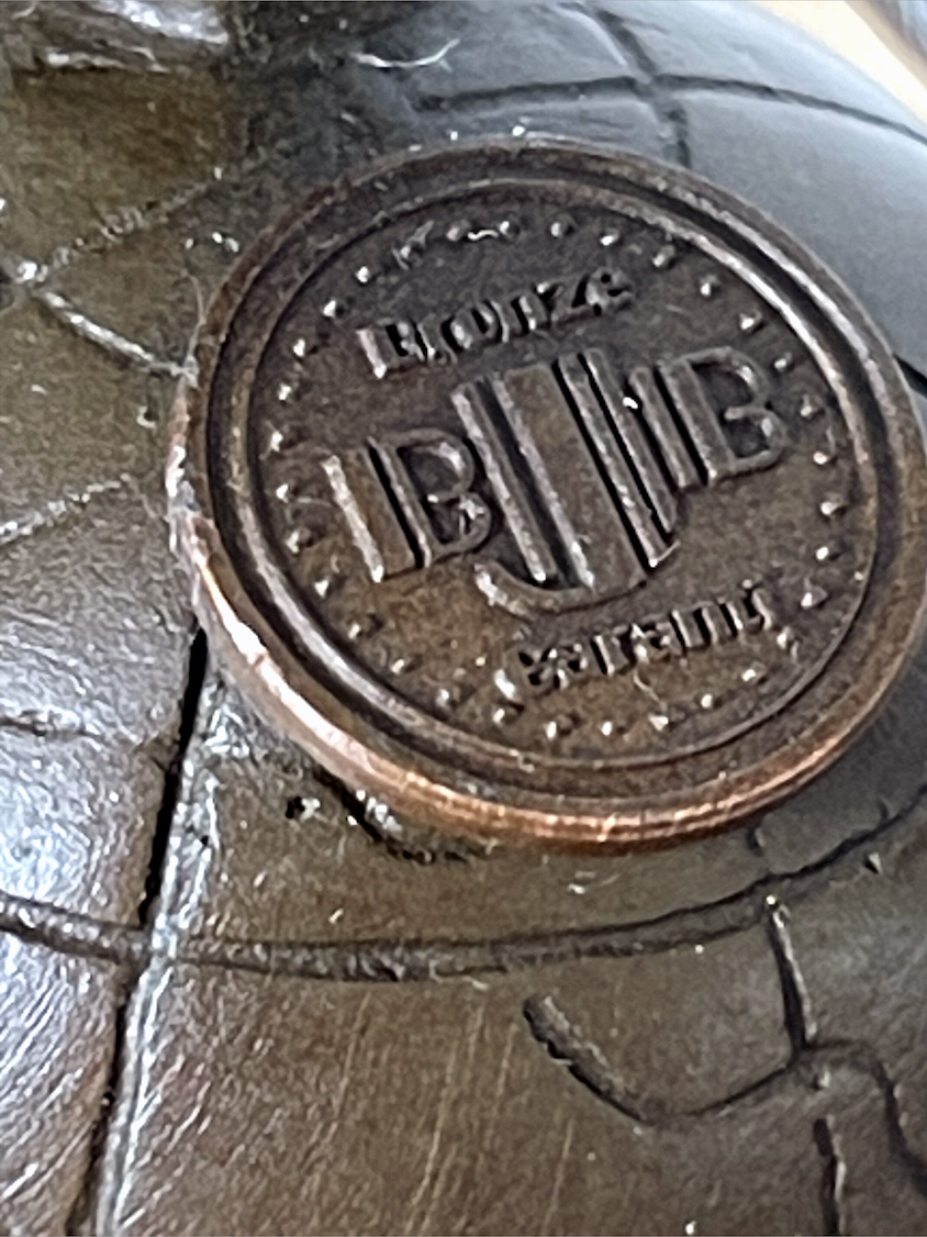 Sculpture d’aigle moderniste en bronze patiné signée C. Brau – socle noir – style Art Déco