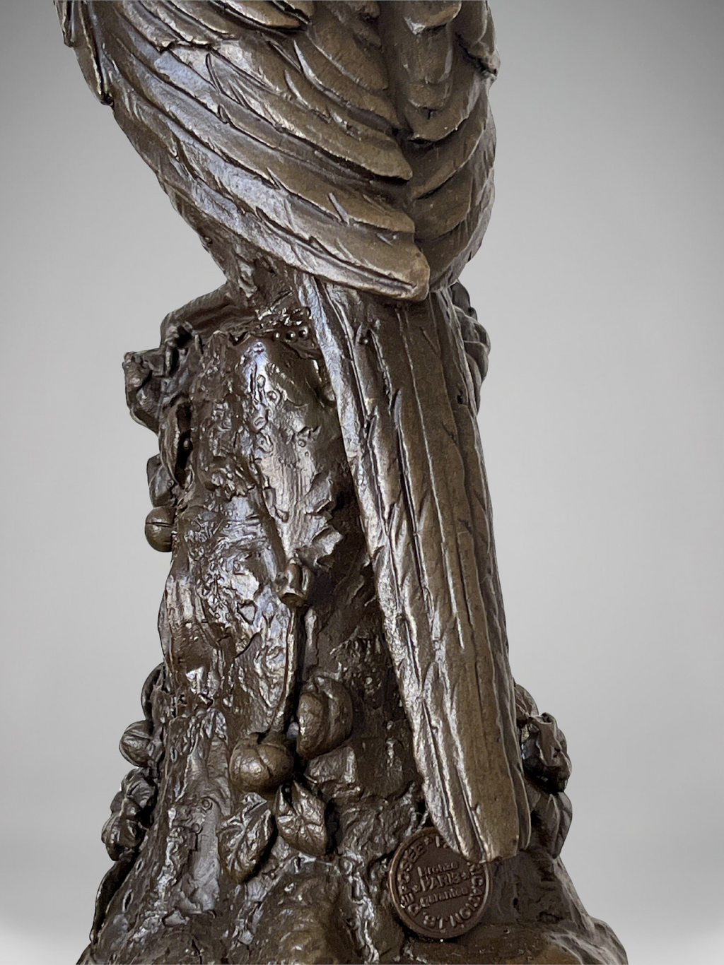 Paire de bougeoirs aux perroquets en bronze patiné sur socles noirs – Style Napoléon III / XIXe