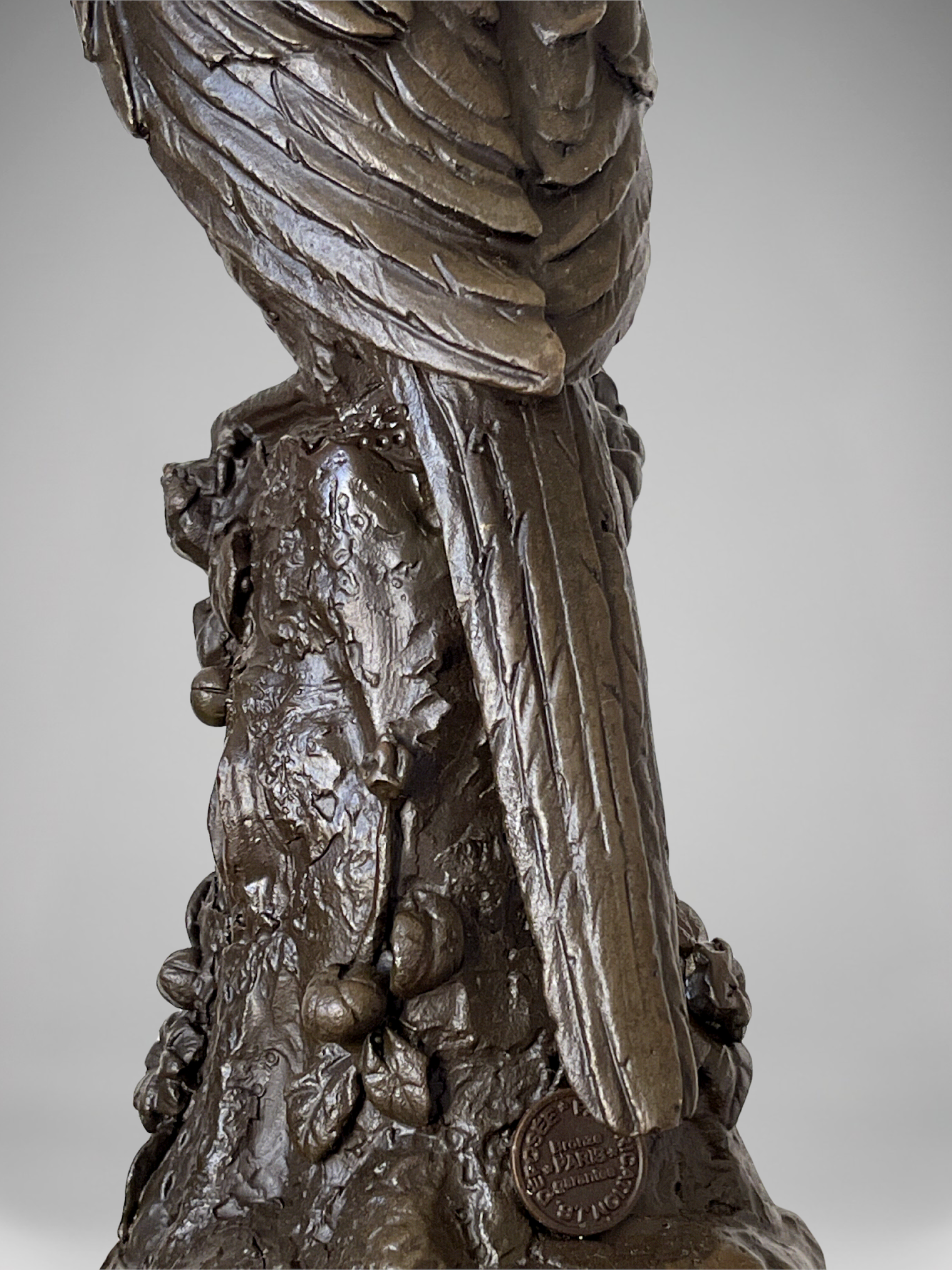 Paire de bougeoirs aux perroquets en bronze patiné sur socles noirs – Style Napoléon III / XIXe