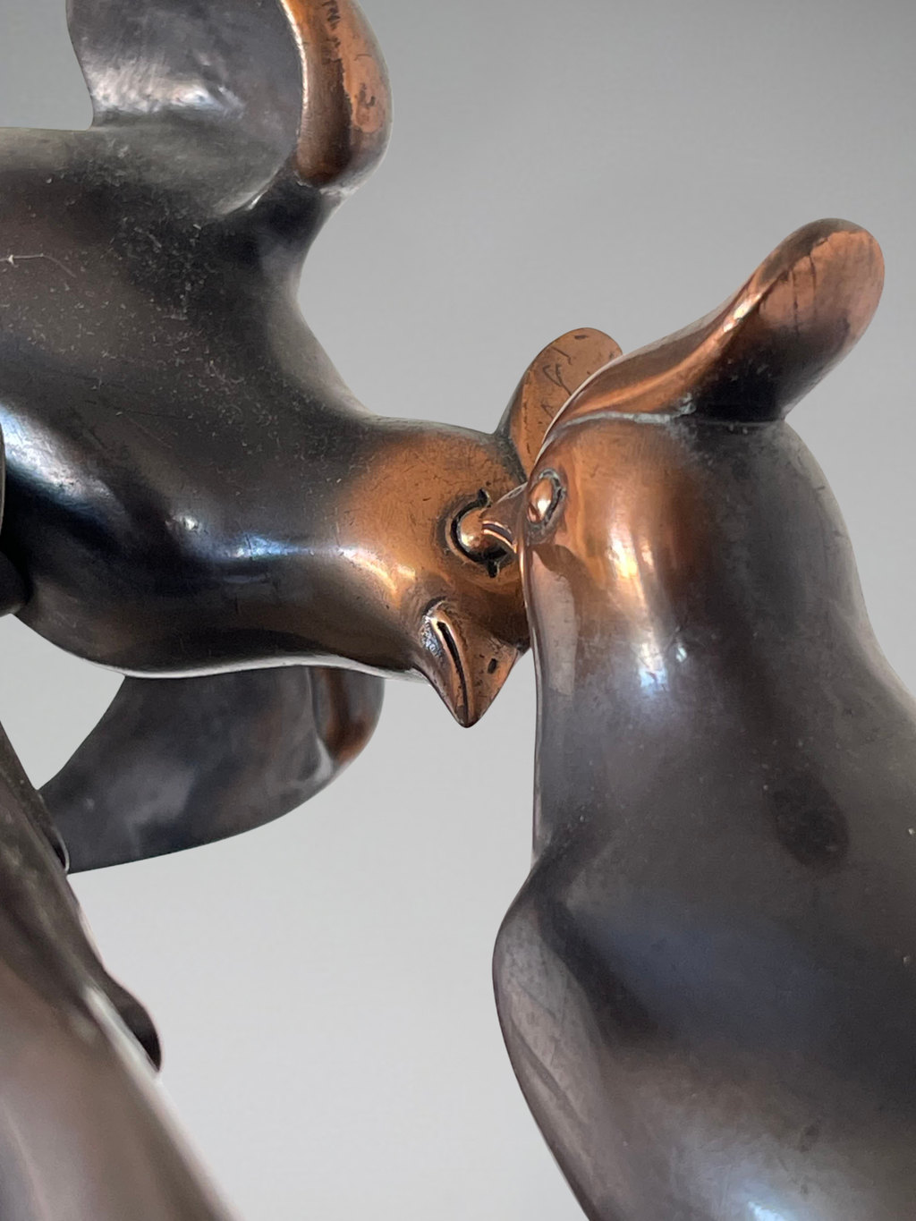 Marcel GUILLEMARD (1886–1932) / Atelier Primavera — Couple de mésanges huppées, importante sculpture Art Déco (77 cm)