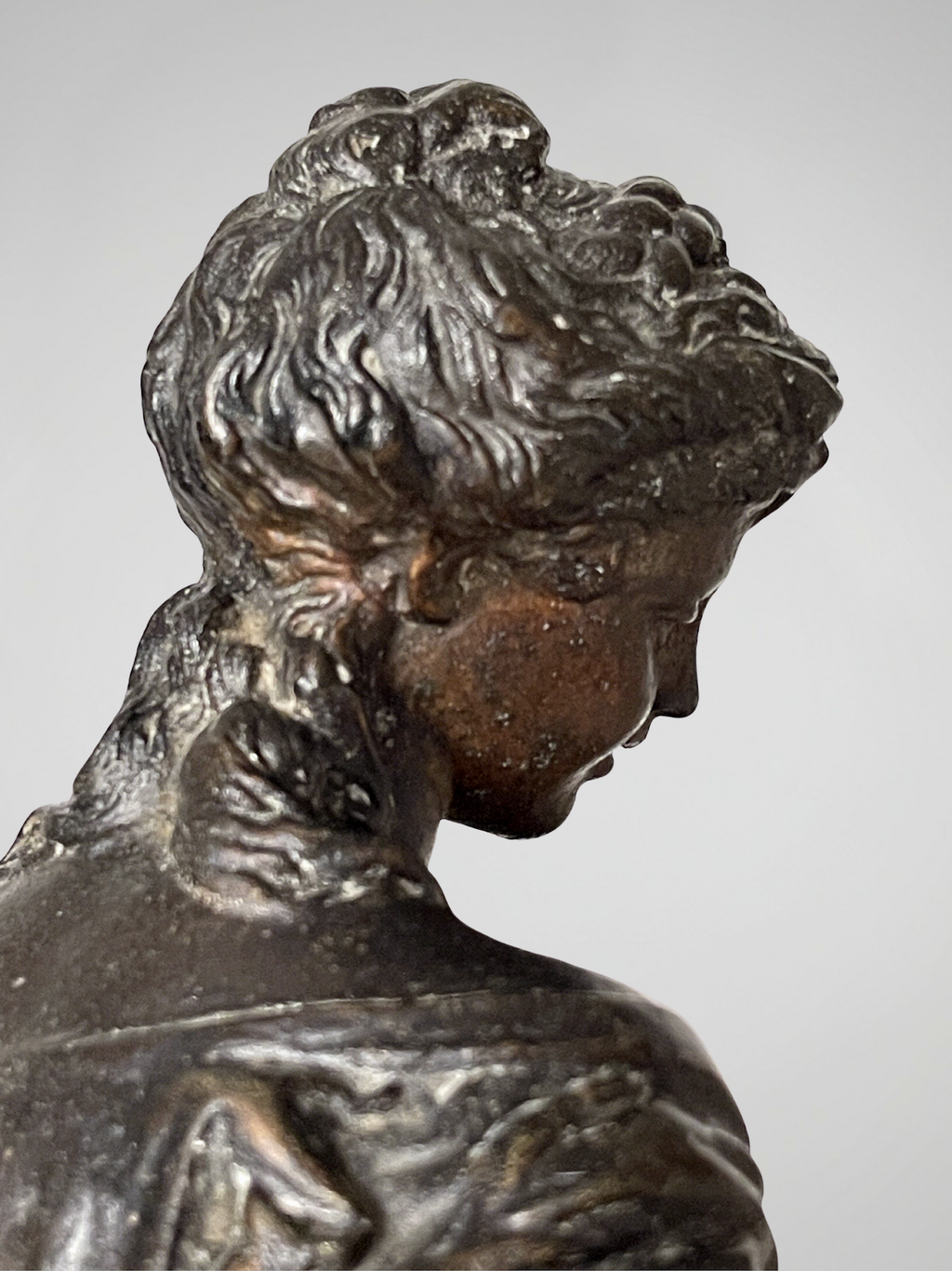 Pendule de cheminée Napoléon III “Euterpe” – Japy Frères – régule patiné – XIXe siècle