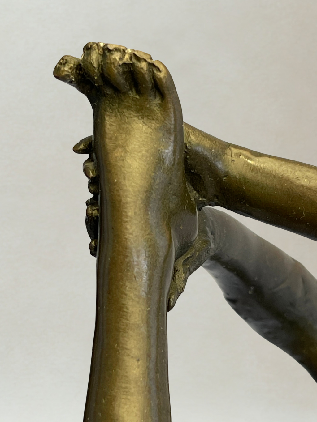 Art-déco-Skulptur – Tänzerin mit Reifen – Dekorative Bronze – Signiert P. Collinet – 39 cm