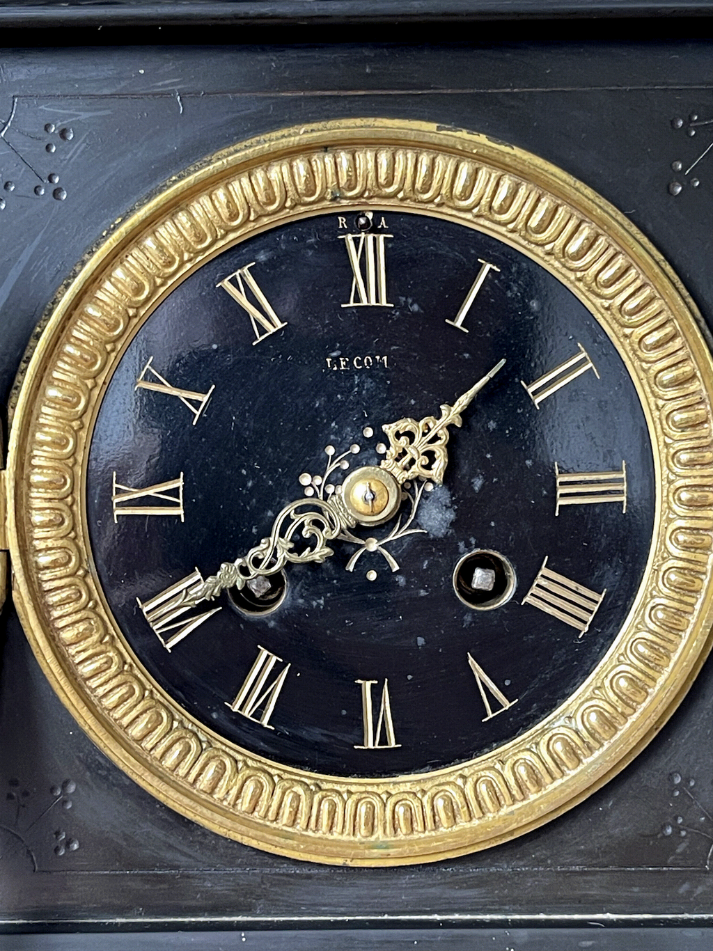 Pendule de cheminée Napoléon III “Euterpe” – Japy Frères – régule patiné – XIXe siècle