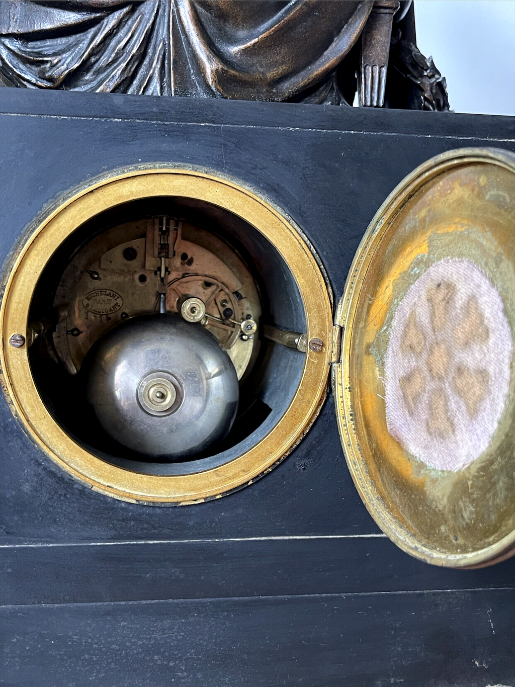 Pendule de cheminée Napoléon III “Euterpe” – Japy Frères – régule patiné – XIXe siècle