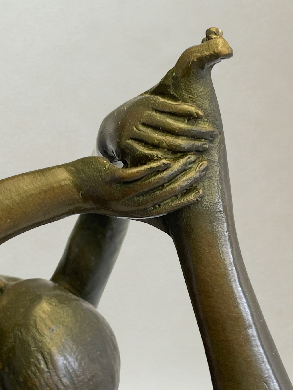 Art-déco-Skulptur – Tänzerin mit Reifen – Dekorative Bronze – Signiert P. Collinet – 39 cm