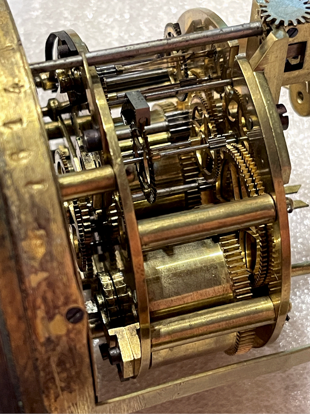 Pendule de cheminée Napoléon III “Euterpe” – Japy Frères – régule patiné – XIXe siècle