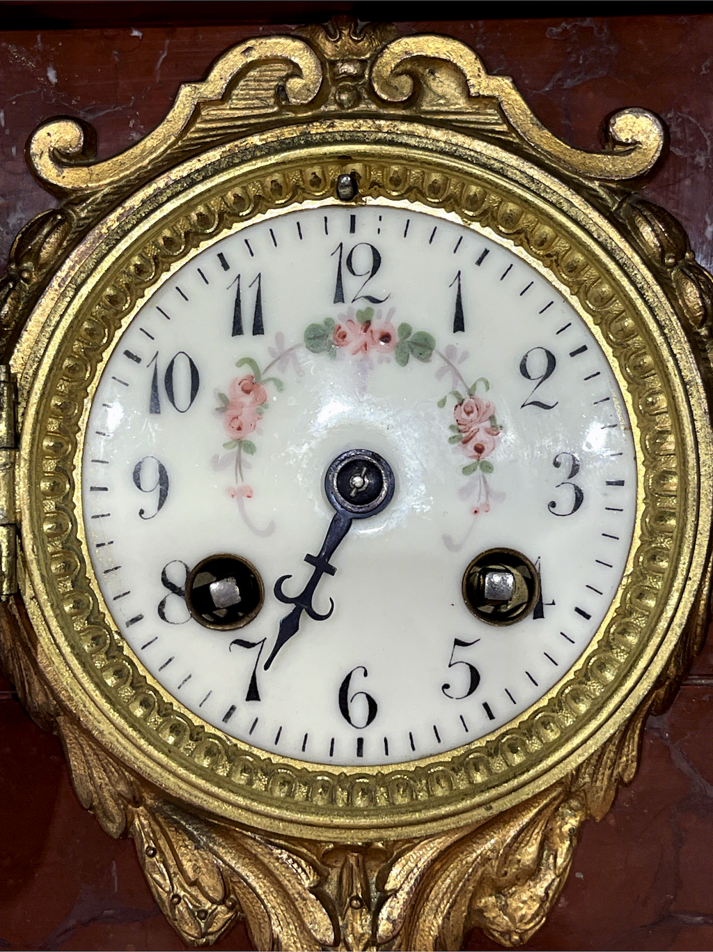 Grande garniture de cheminée Napoléon III en marbre rouge et régule patiné signée Guillemin – pendule & candélabres XIXe