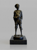 Bronzeskulptur – Pfeifender Schiffsjunge – Signiert V. Szczeblewski – 21cm