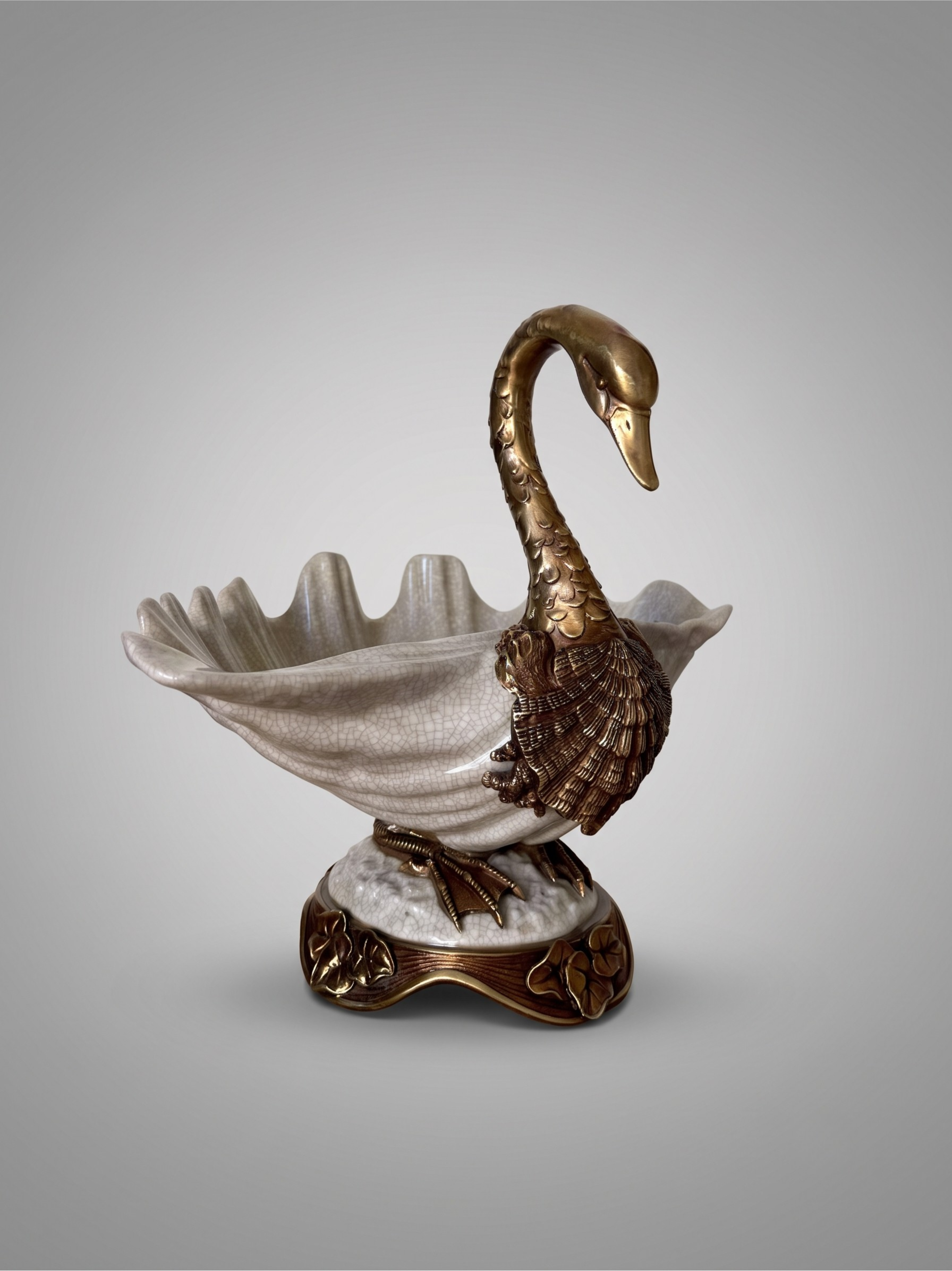 Coupe centre de table décorative au cygne en bronze et porcelaine craquelée – Style Art nouveau / Hollywood Regency