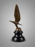 Sculpture d’aigle moderniste en bronze patiné signée C. Brau – socle noir – style Art Déco
