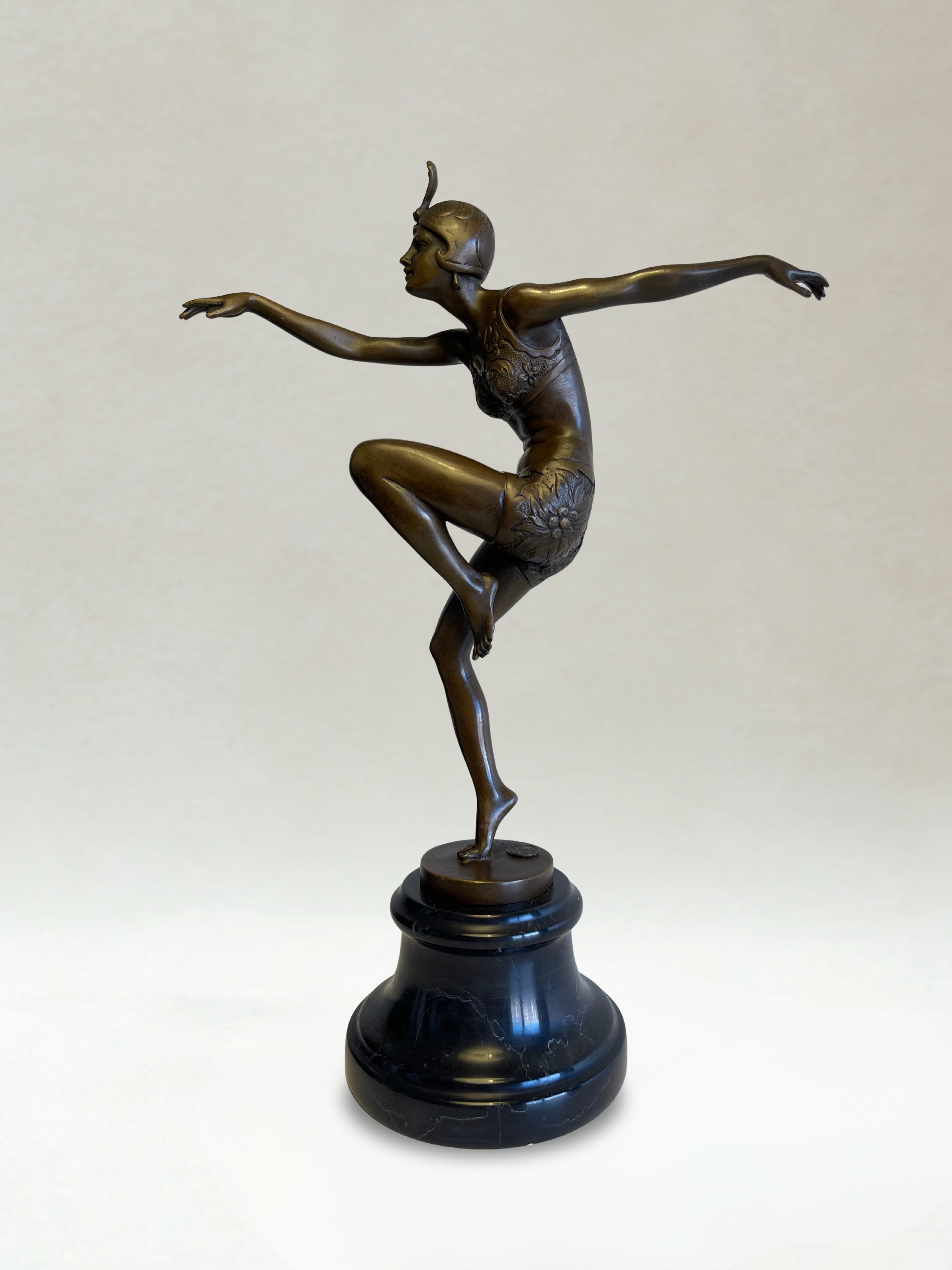 Art Deco Sculpture – Dancing Woman – Decorative Bronze – Signed F. Paris – 38 cm