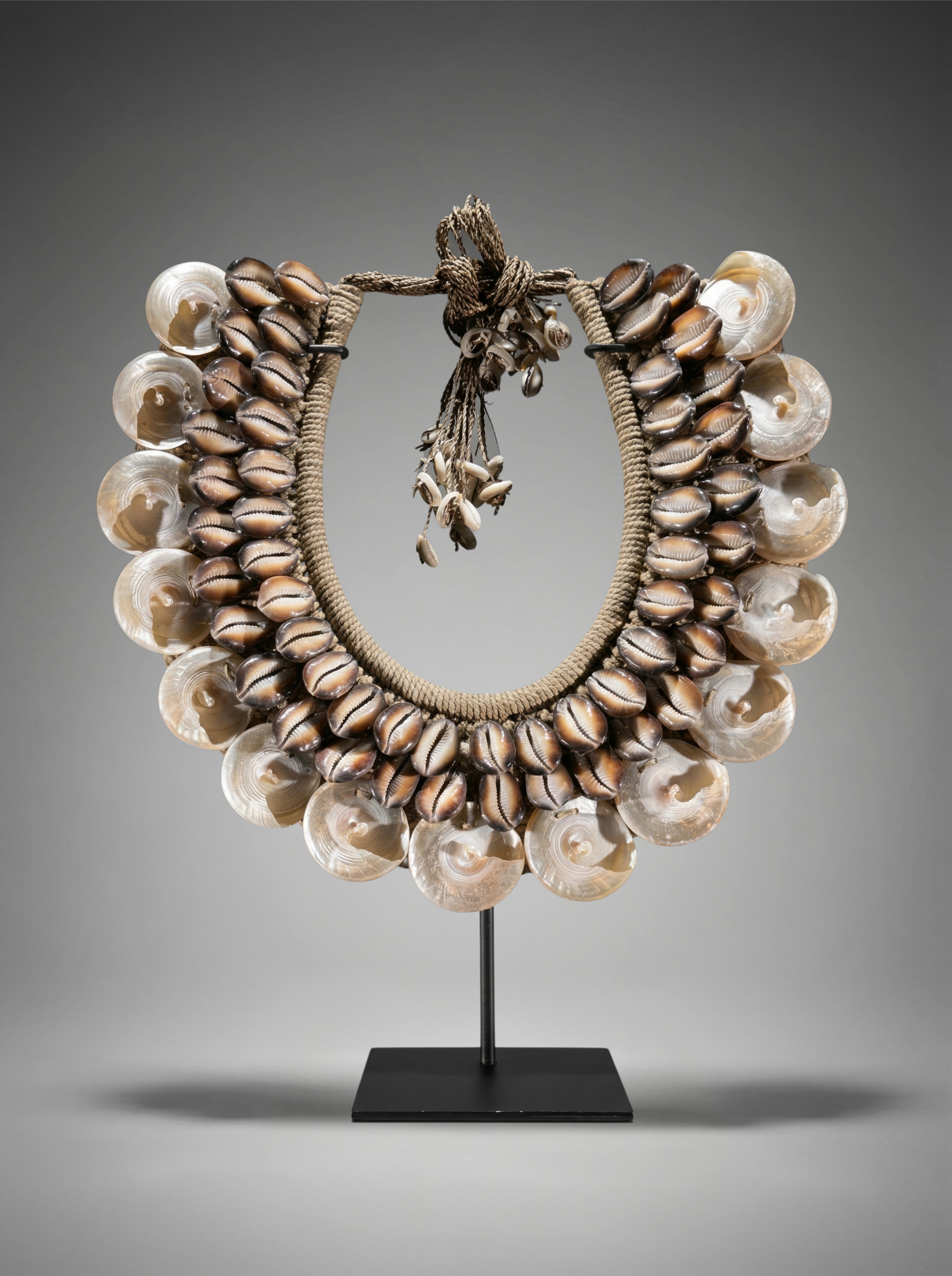 Dekoratives ethnisches Muschelornament – Ozeanien – 40 cm