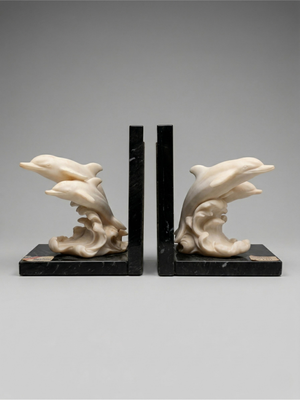 Paire de serre-livres dauphins – Résine imitation ivoire & base marbre – Style Art Déco