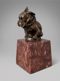 Sculpture de bouledogue en bronze patiné after Bourcart, sur socle en marbre