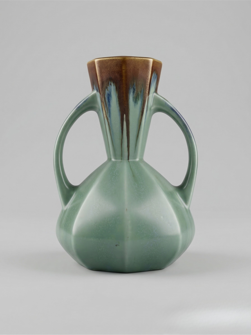 Art-déco-Vase – Faïencerie De Bruyn – Frankreich – Grüne und braune Tropfglasur – 19 cm