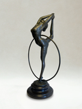 Art-déco-Skulptur – Tänzerin mit Reifen – Dekorative Bronze – Signiert P. Collinet – 39 cm