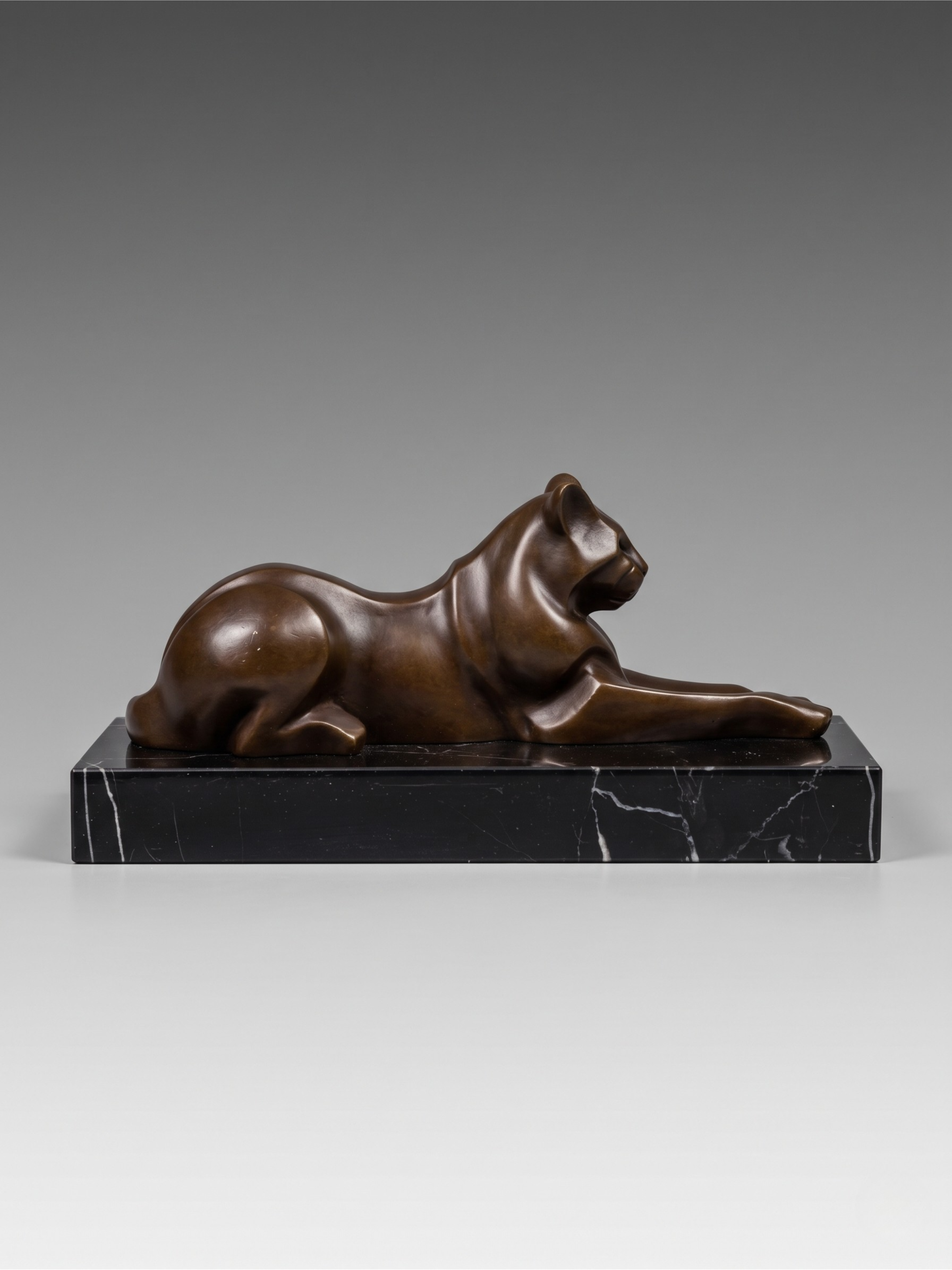 Modernist patinated bronze panther sculpture on black marble base – De Coux