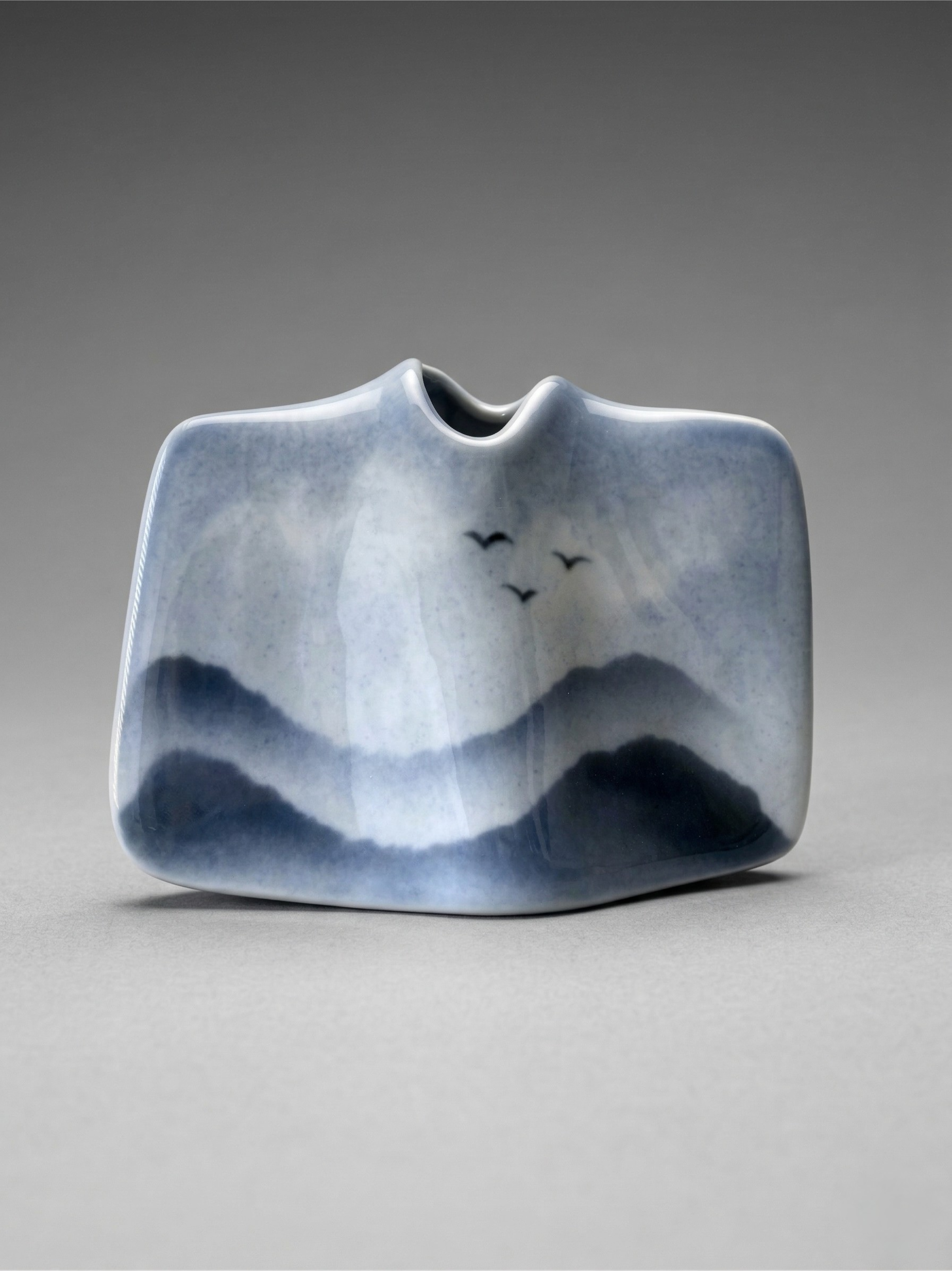 Virebent Porzellanvase – blaues Landschaftsdekor – Design-Solifleur – hergestellt in Frankreich – 13 cm