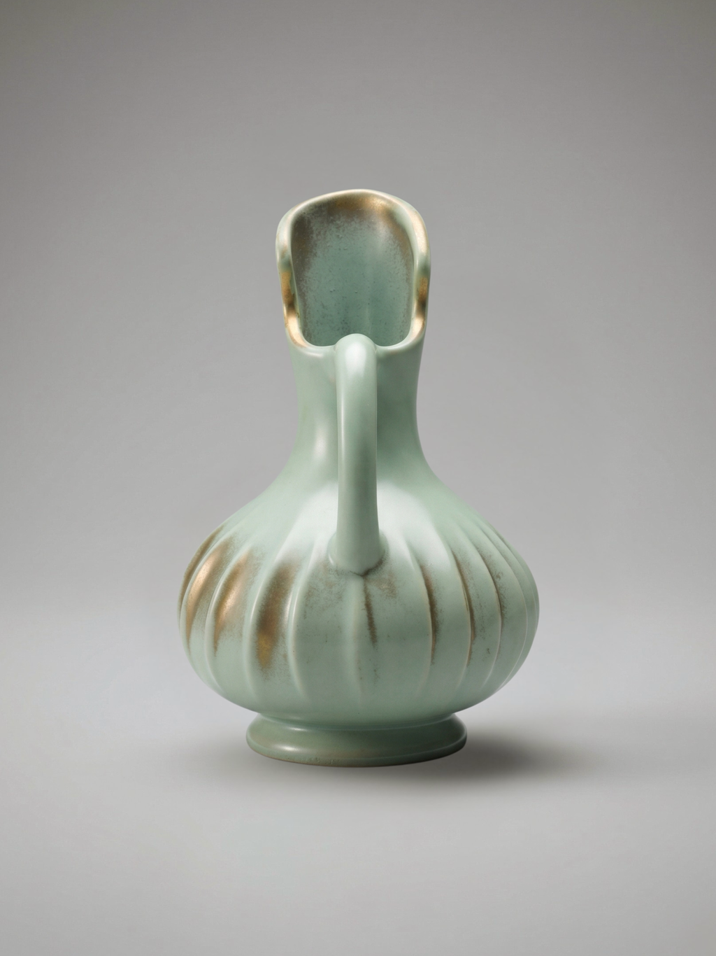 Keramikvase B. Letalle Saint-Clément – Modell 9002 – irisierendes Céladon-Grün – 1950er/60er Jahre – 18 cm