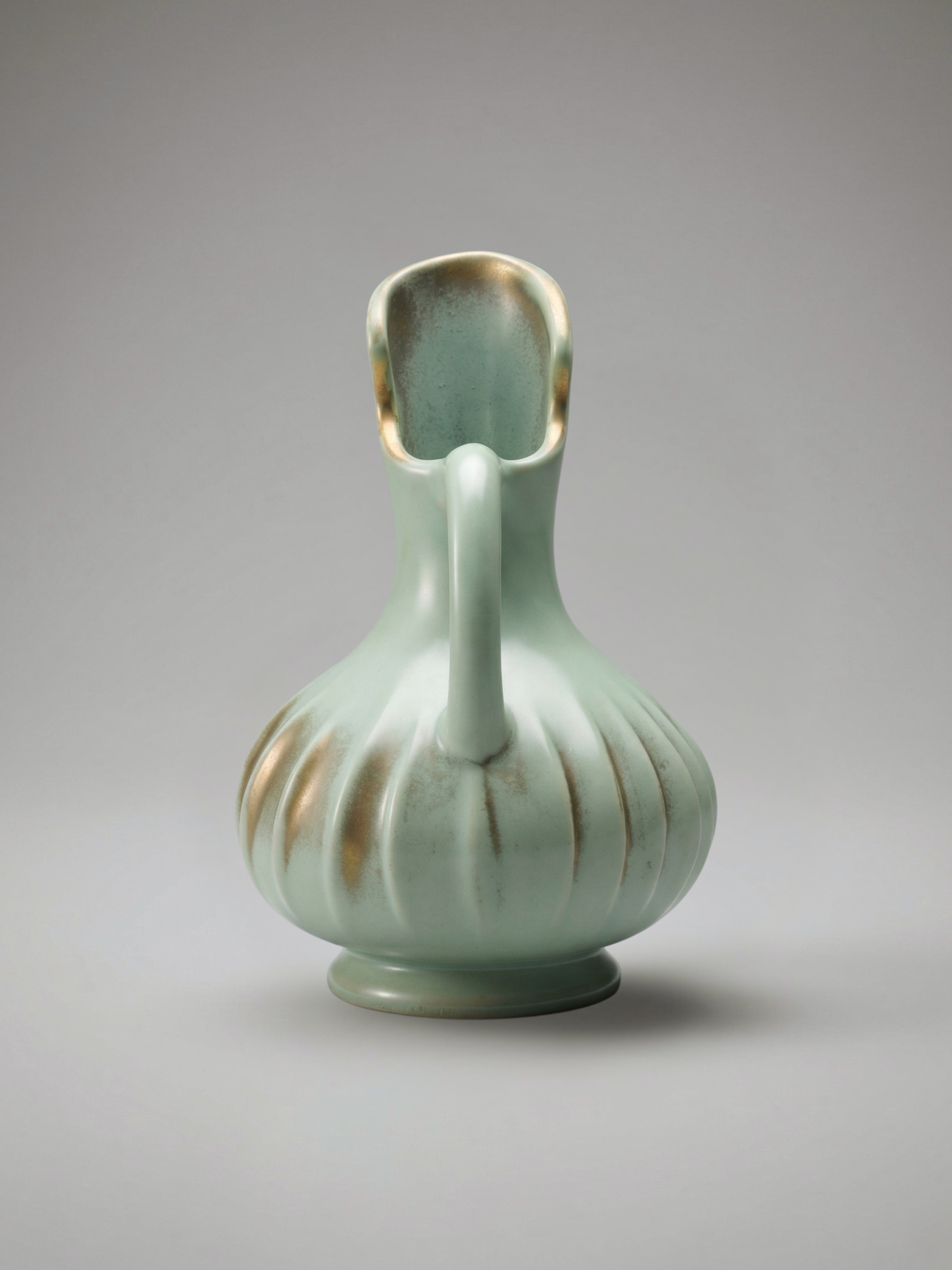 Keramikvase B. Letalle Saint-Clément – Modell 9002 – irisierendes Céladon-Grün – 1950er/60er Jahre – 18 cm