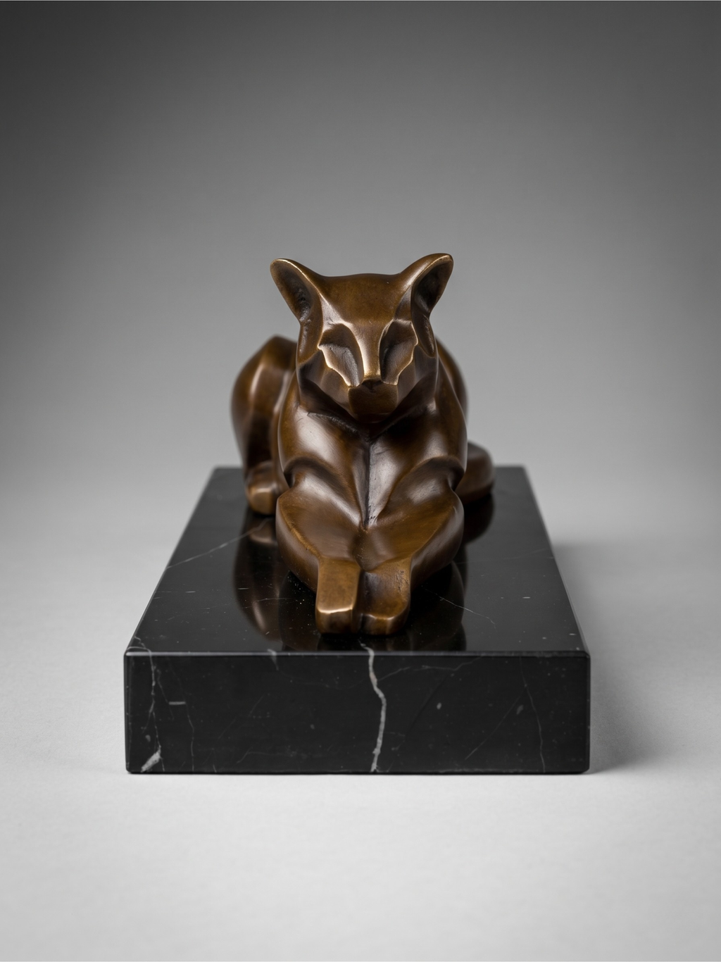 Modernist patinated bronze panther sculpture on black marble base – De Coux