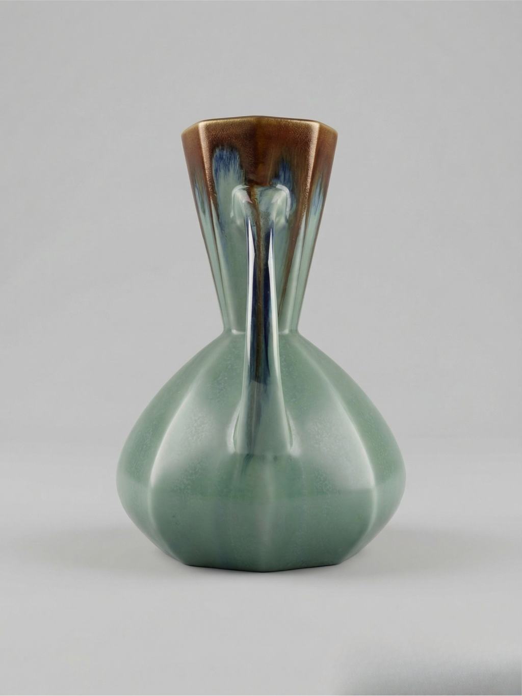 Art-déco-Vase – Faïencerie De Bruyn – Frankreich – Grüne und braune Tropfglasur – 19 cm