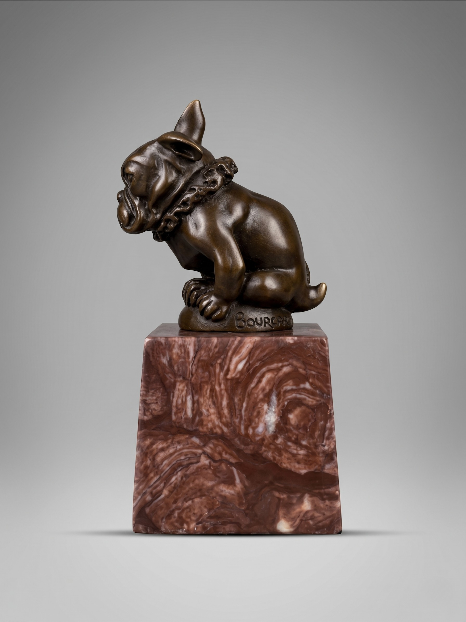 Sculpture de bouledogue en bronze patiné after Bourcart, sur socle en marbre