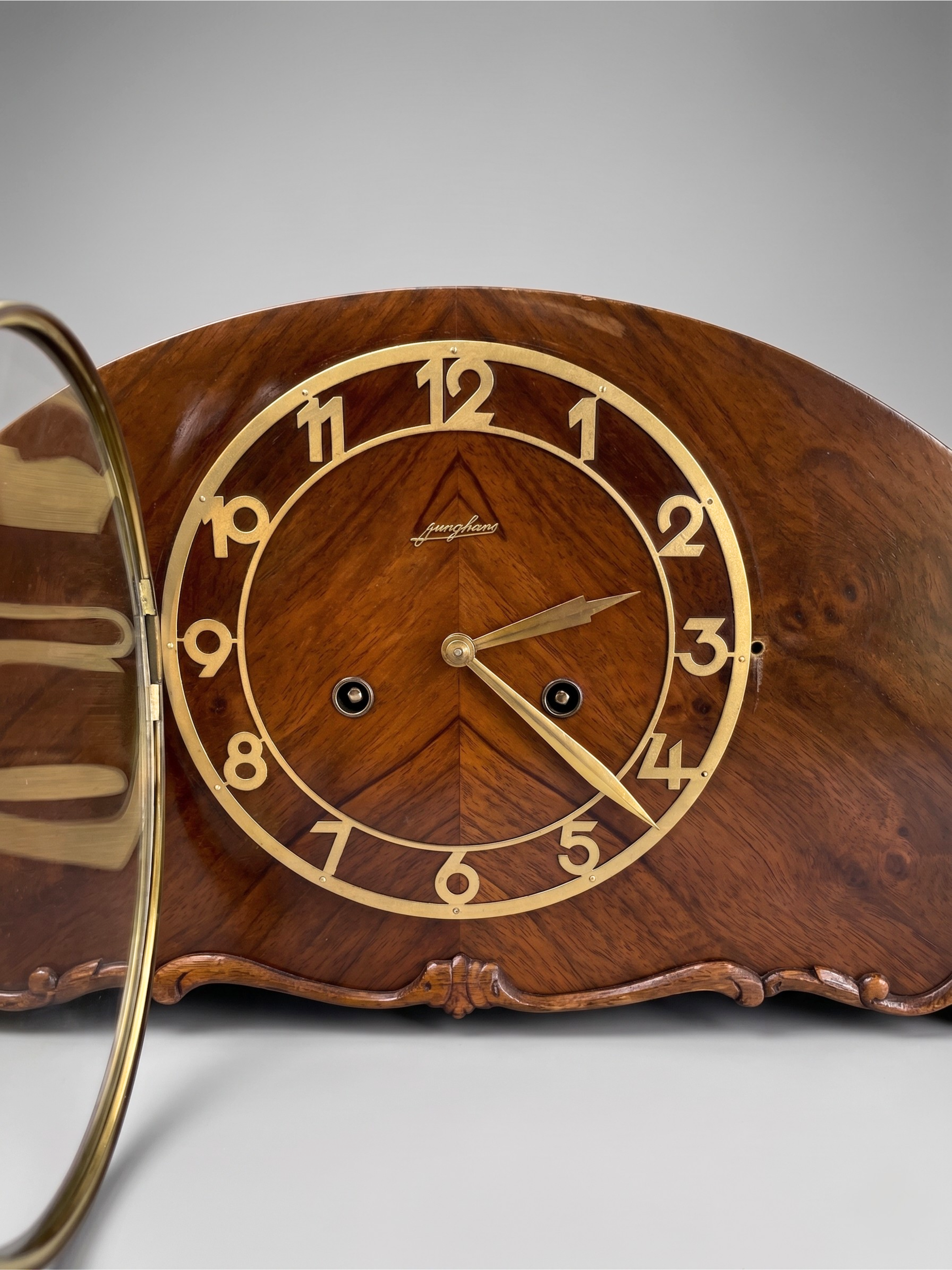 Art Deco Junghans mantel clock in veneered wood – mechanical movement – 1940s
