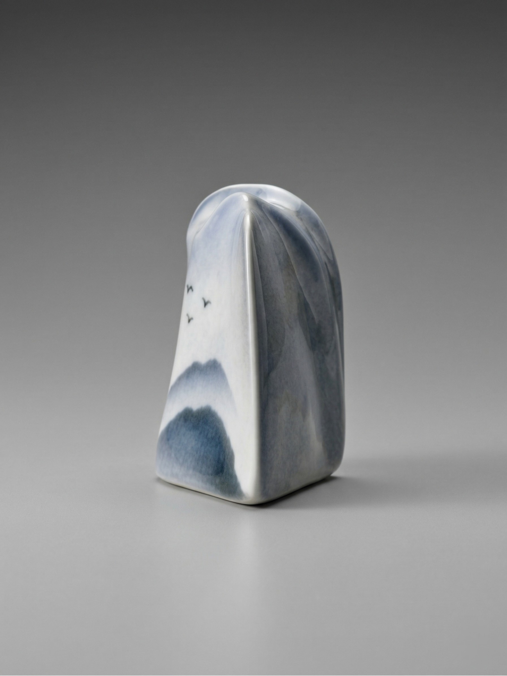 Virebent porcelain vase – blue landscape decor – soliflore design – made in France – 13 cm
