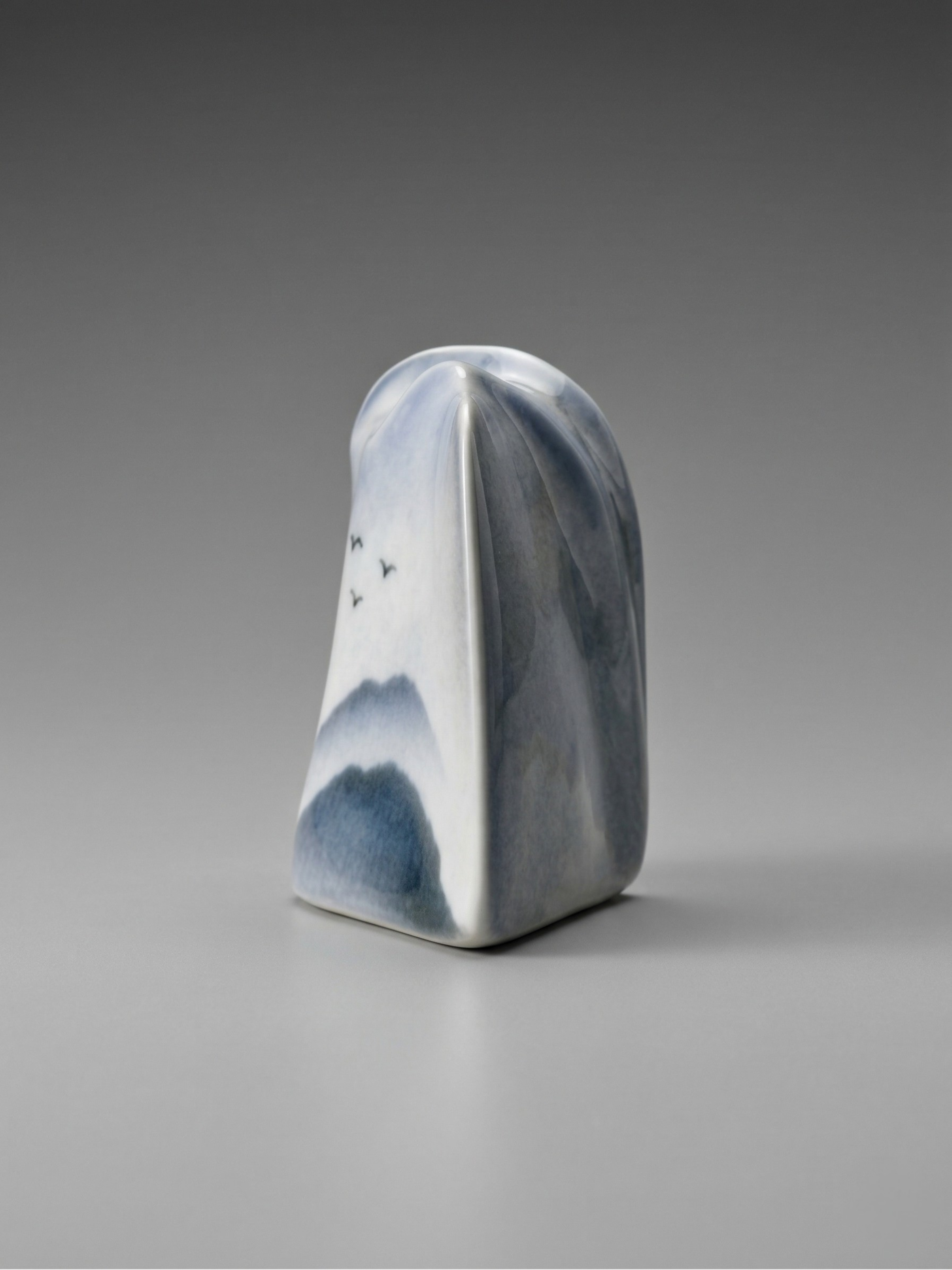 Virebent Porzellanvase – blaues Landschaftsdekor – Design-Solifleur – hergestellt in Frankreich – 13 cm