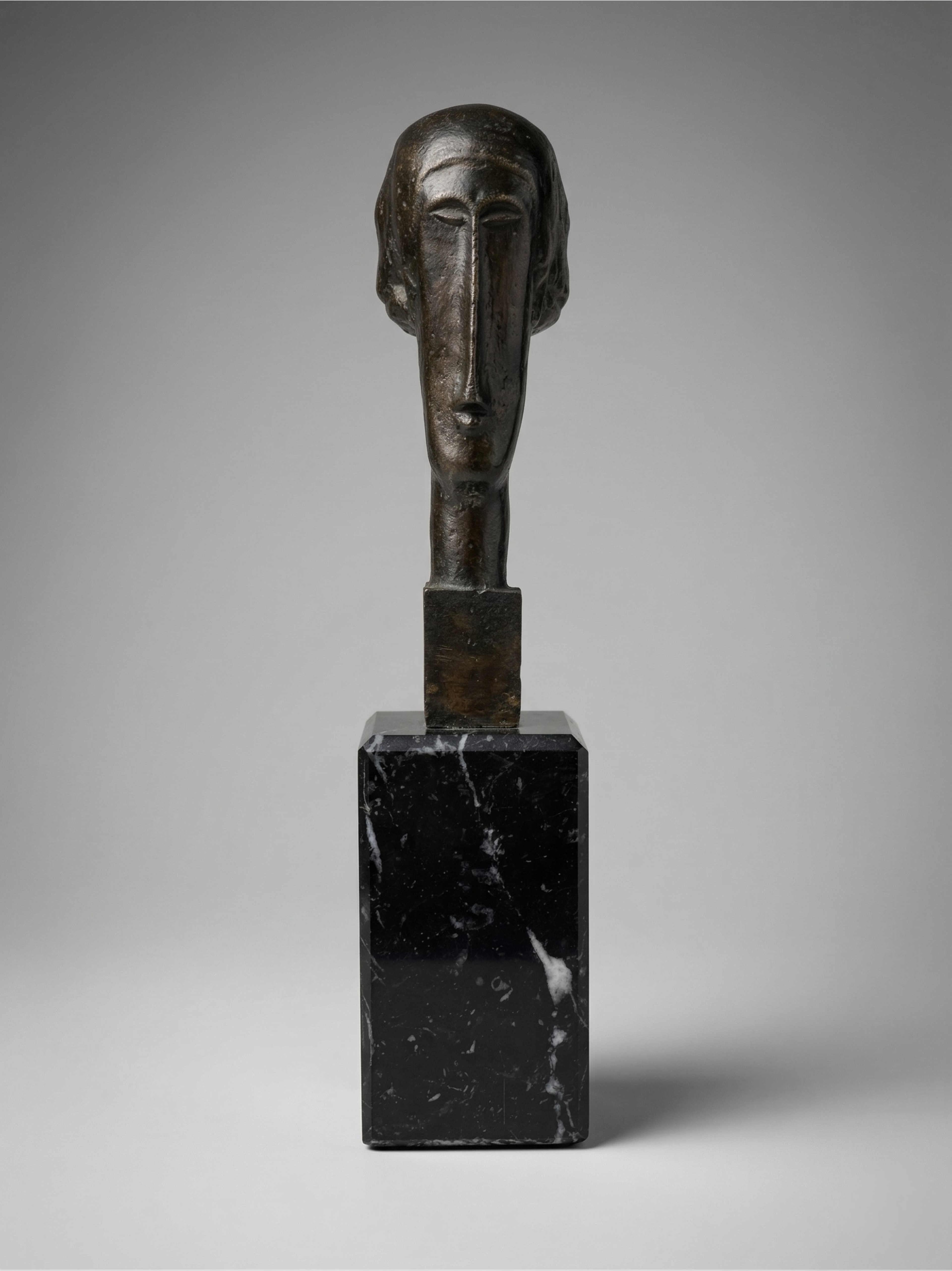 Modernist patinated bronze sculpture – stylized Modigliani-inspired head on black marble base – 25 cm