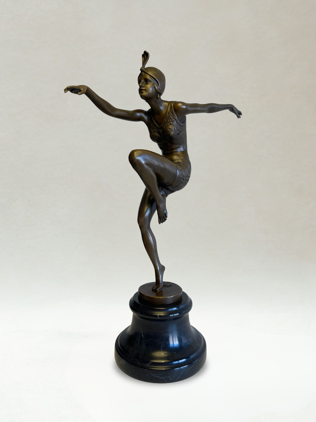Art Deco Sculpture – Dancing Woman – Decorative Bronze – Signed F. Paris – 38 cm