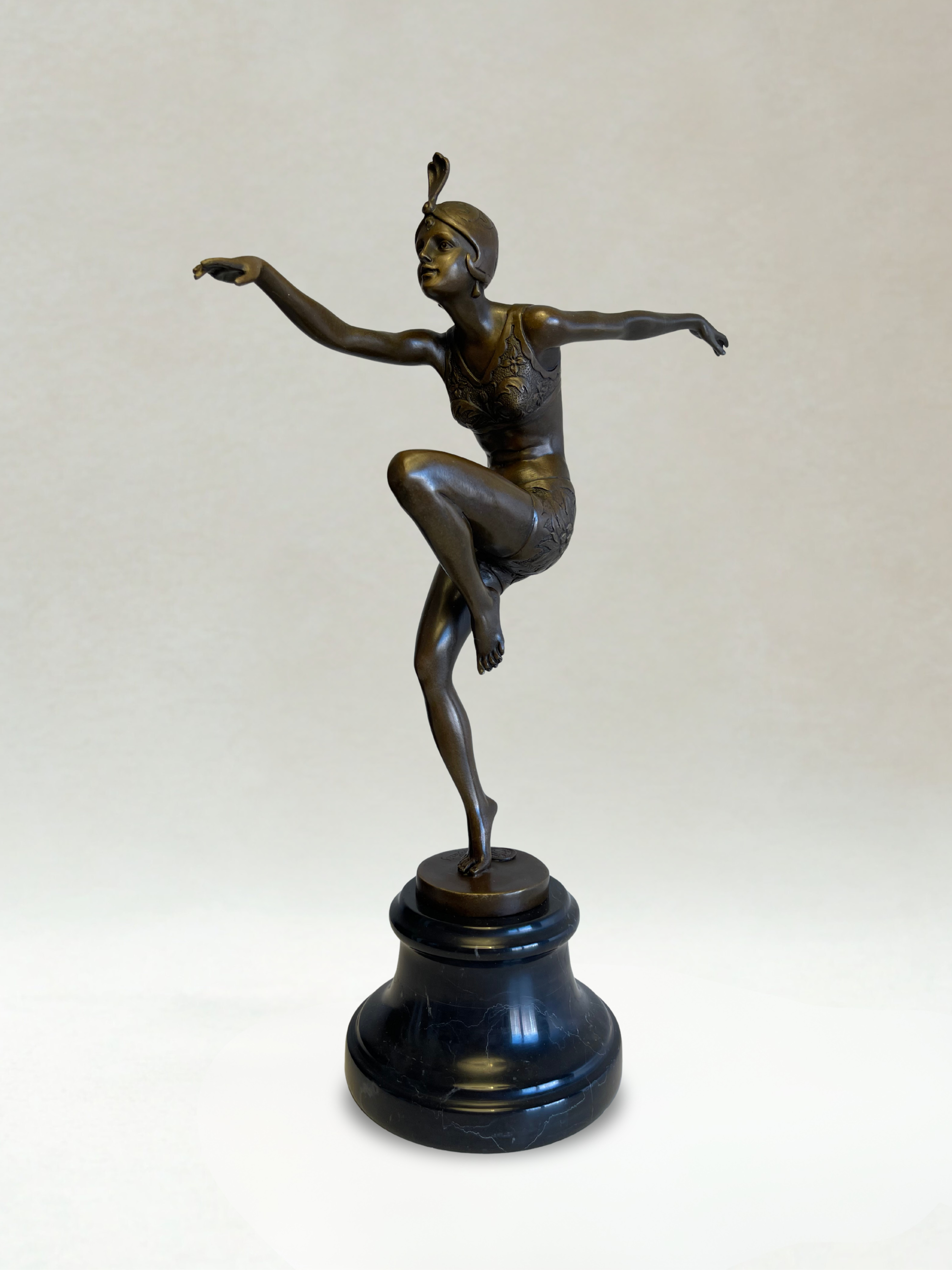 Art Deco Sculpture – Dancing Woman – Decorative Bronze – Signed F. Paris – 38 cm