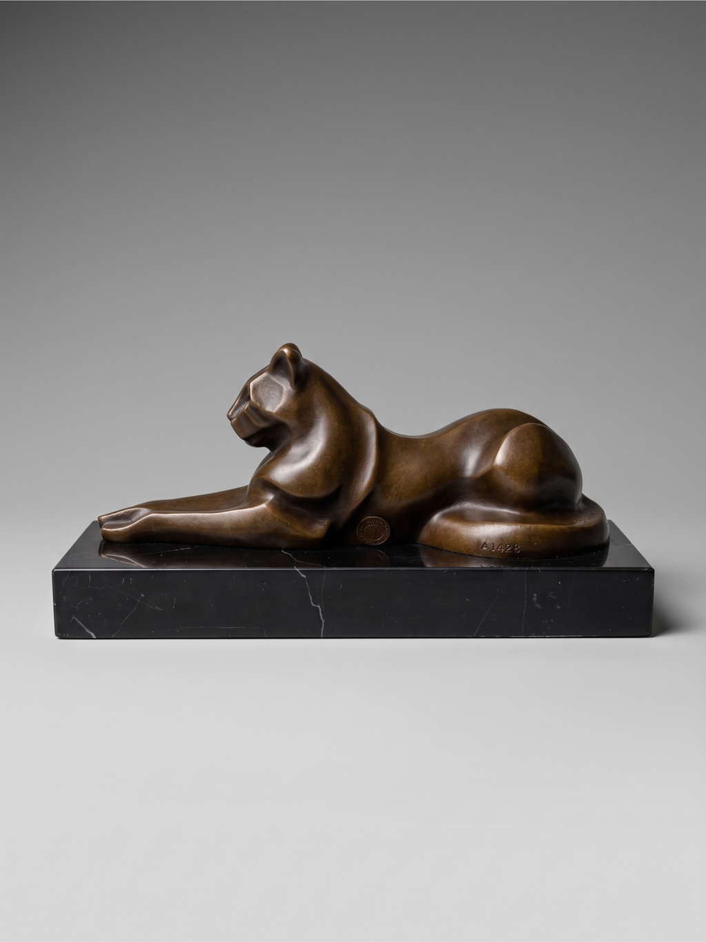 Modernist patinated bronze panther sculpture on black marble base – De Coux