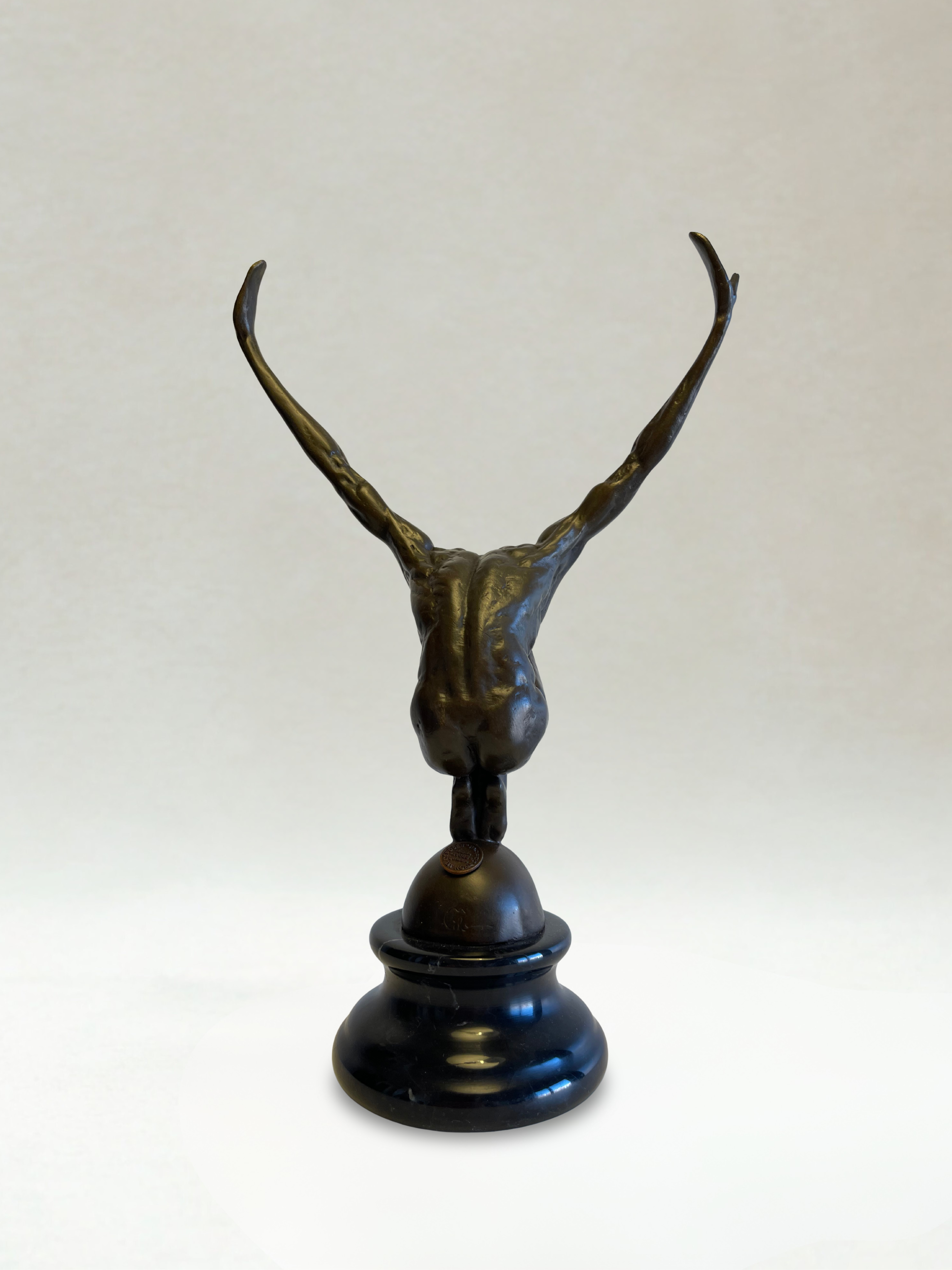 Skulptur im Art-déco-Stil – Balancierender männlicher Akt – Dekorative Bronze – 29 cm