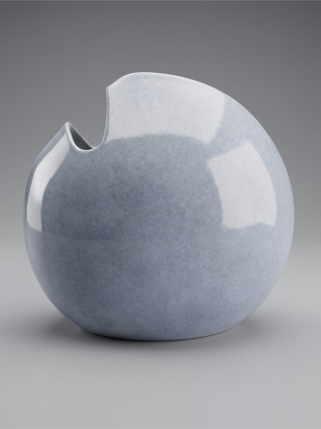 Vase en porcelaine Virebent – décor paysage stylisé – Model Poisson TGM – 18 cm