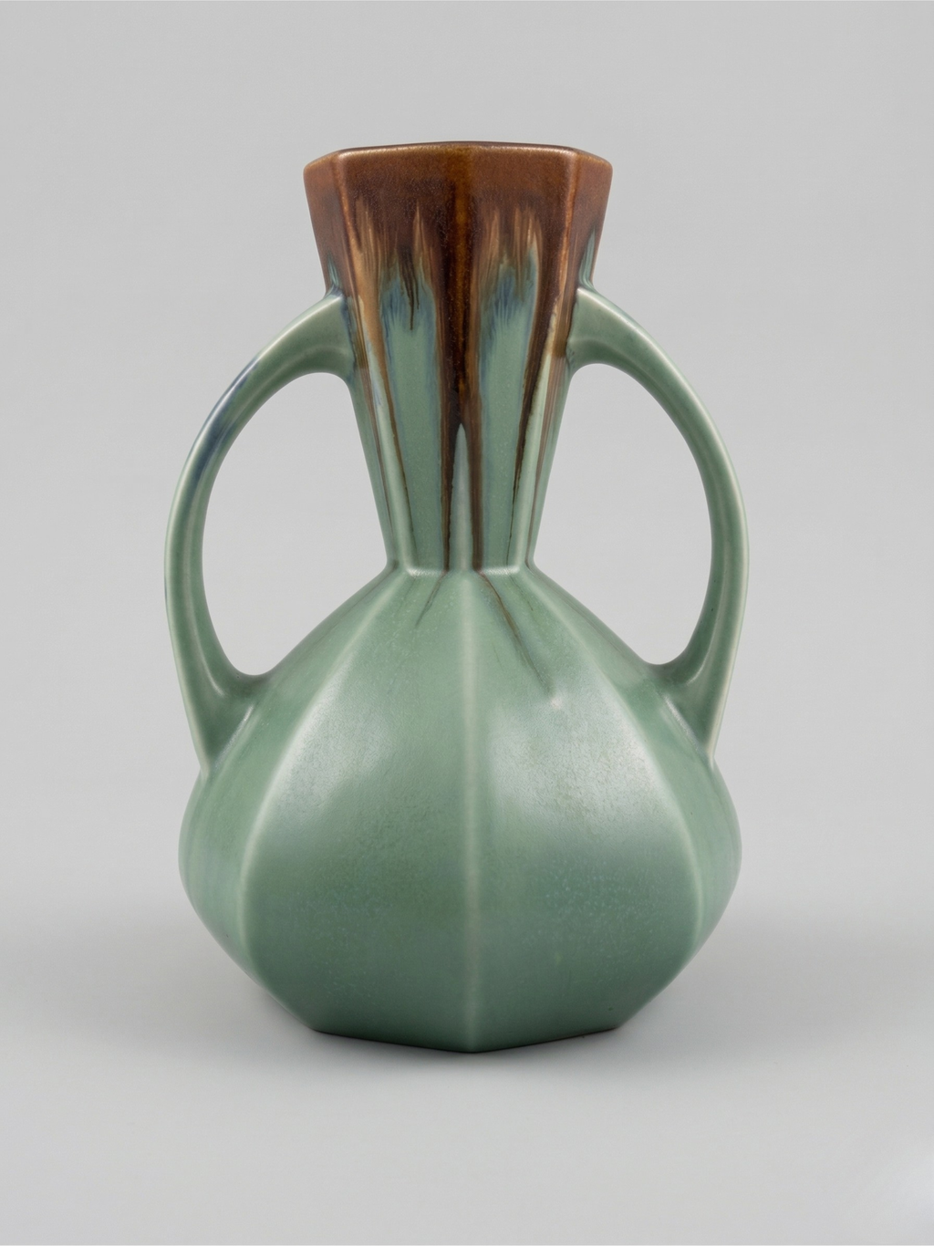 Art-déco-Vase – Faïencerie De Bruyn – Frankreich – Grüne und braune Tropfglasur – 19 cm