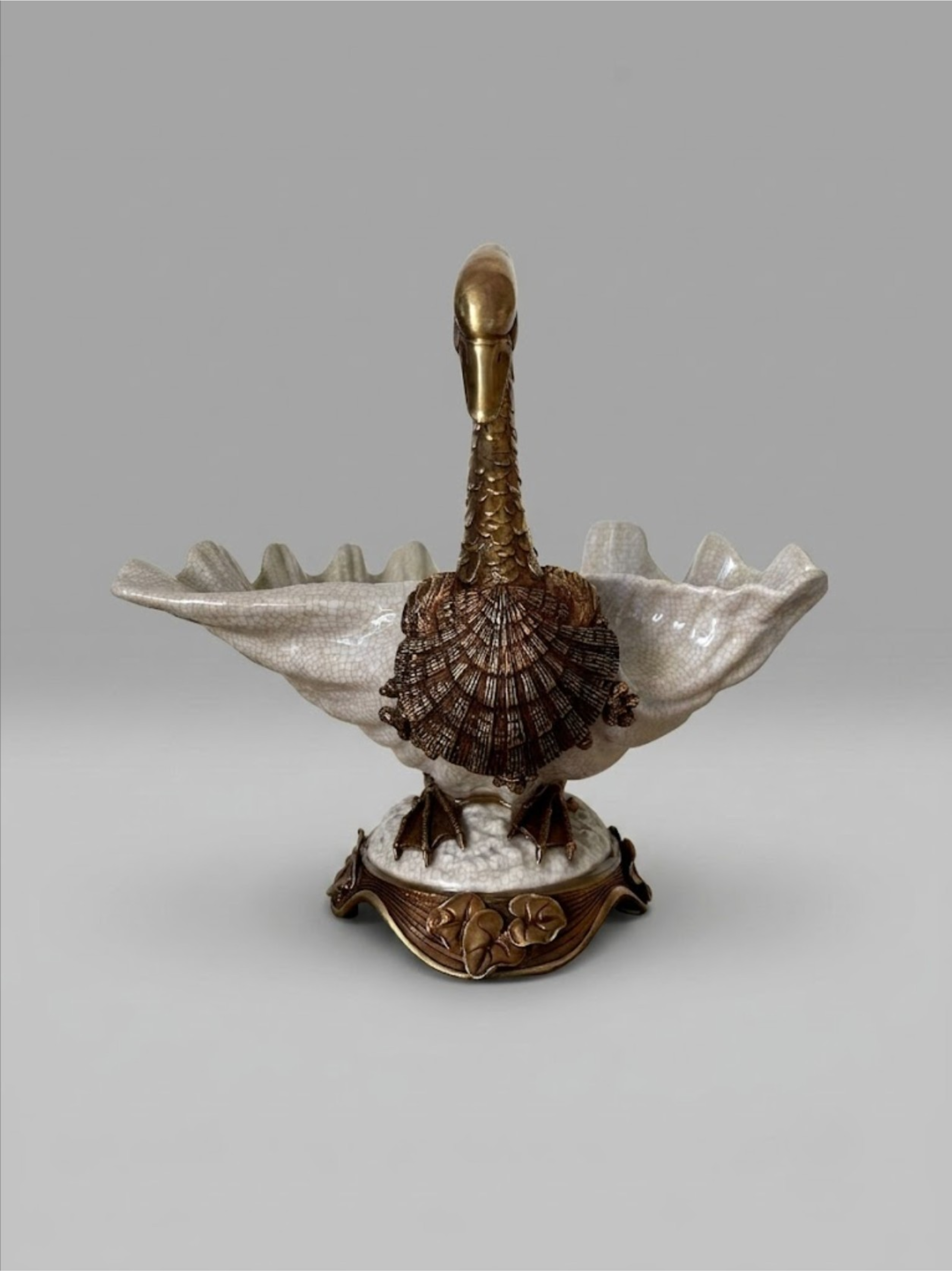 Coupe centre de table décorative au cygne en bronze et porcelaine craquelée – Style Art nouveau / Hollywood Regency