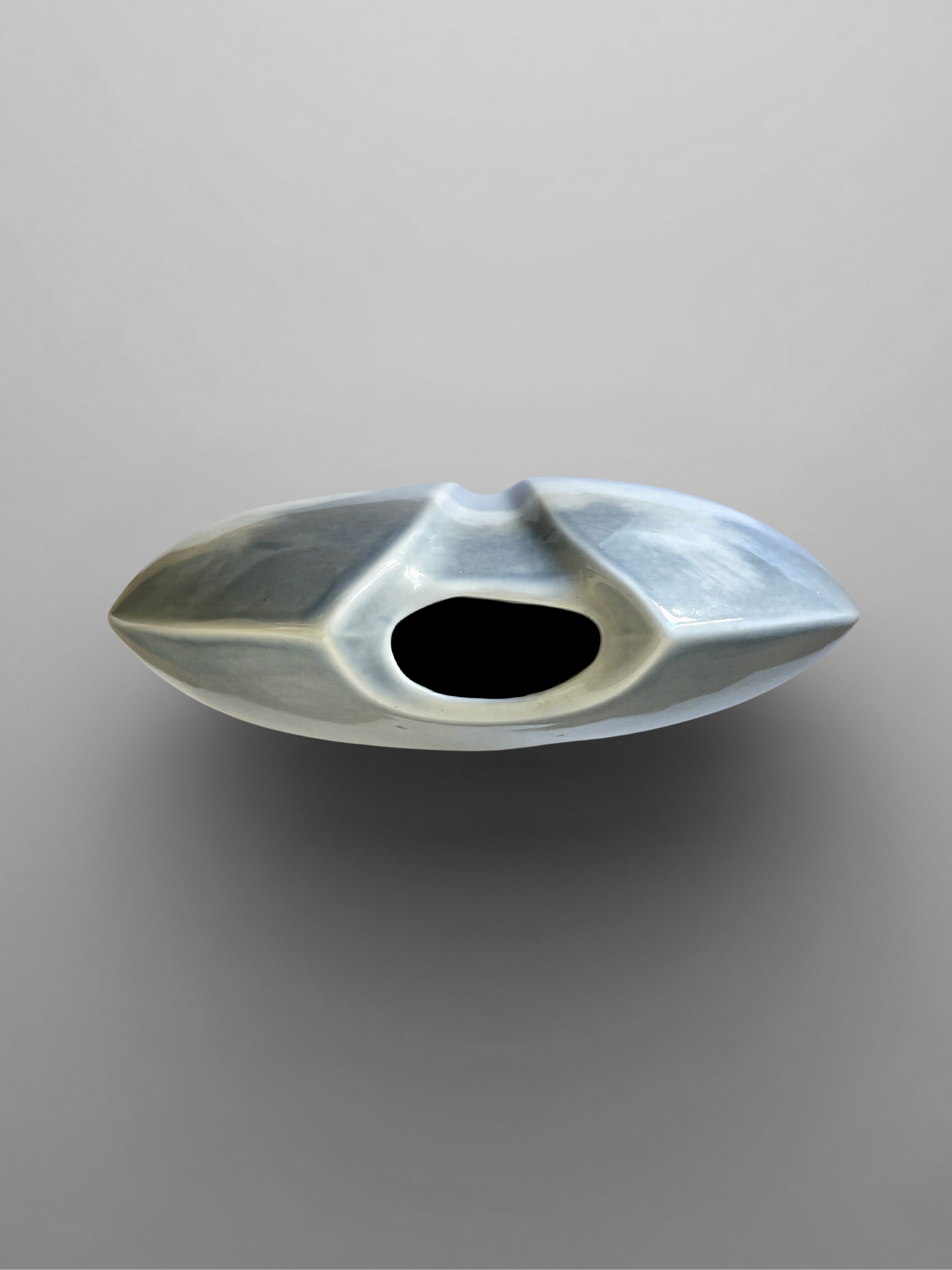Vase aus Virebent-Porzellan – stilisiertes Landschaftsdekor – organisches Design – Made in France – 18 cm