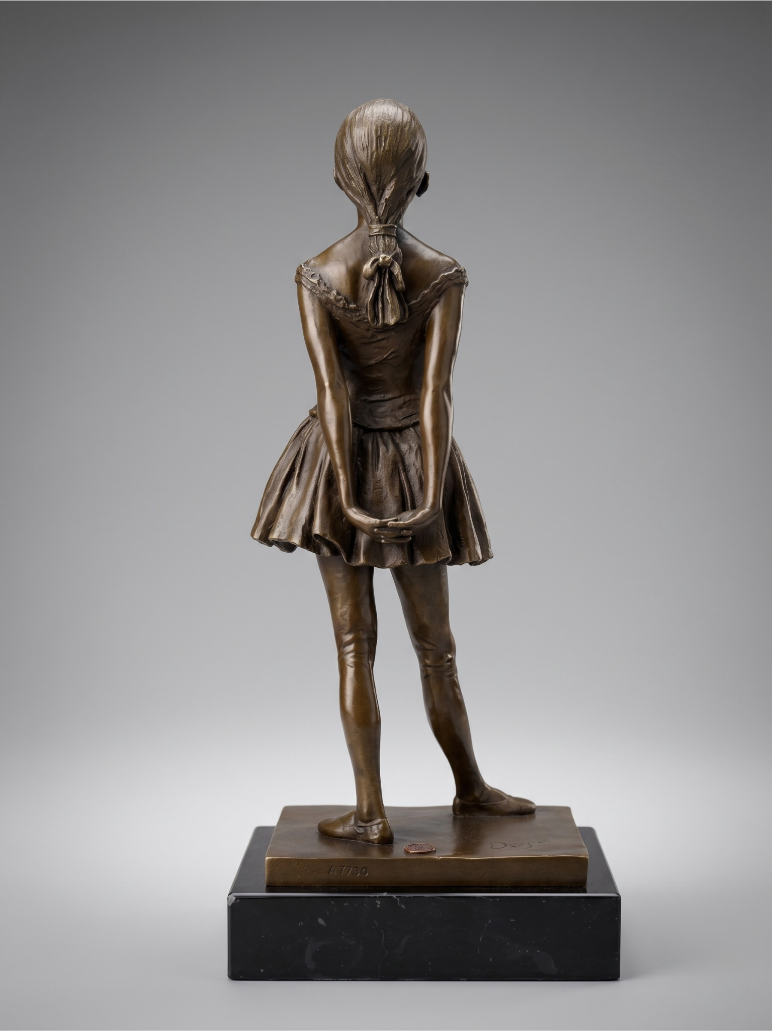 Sculpture de danseuse en bronze patiné d’après Degas – Édition JB Paris sur socle noir – 38 cm - 5,4kg