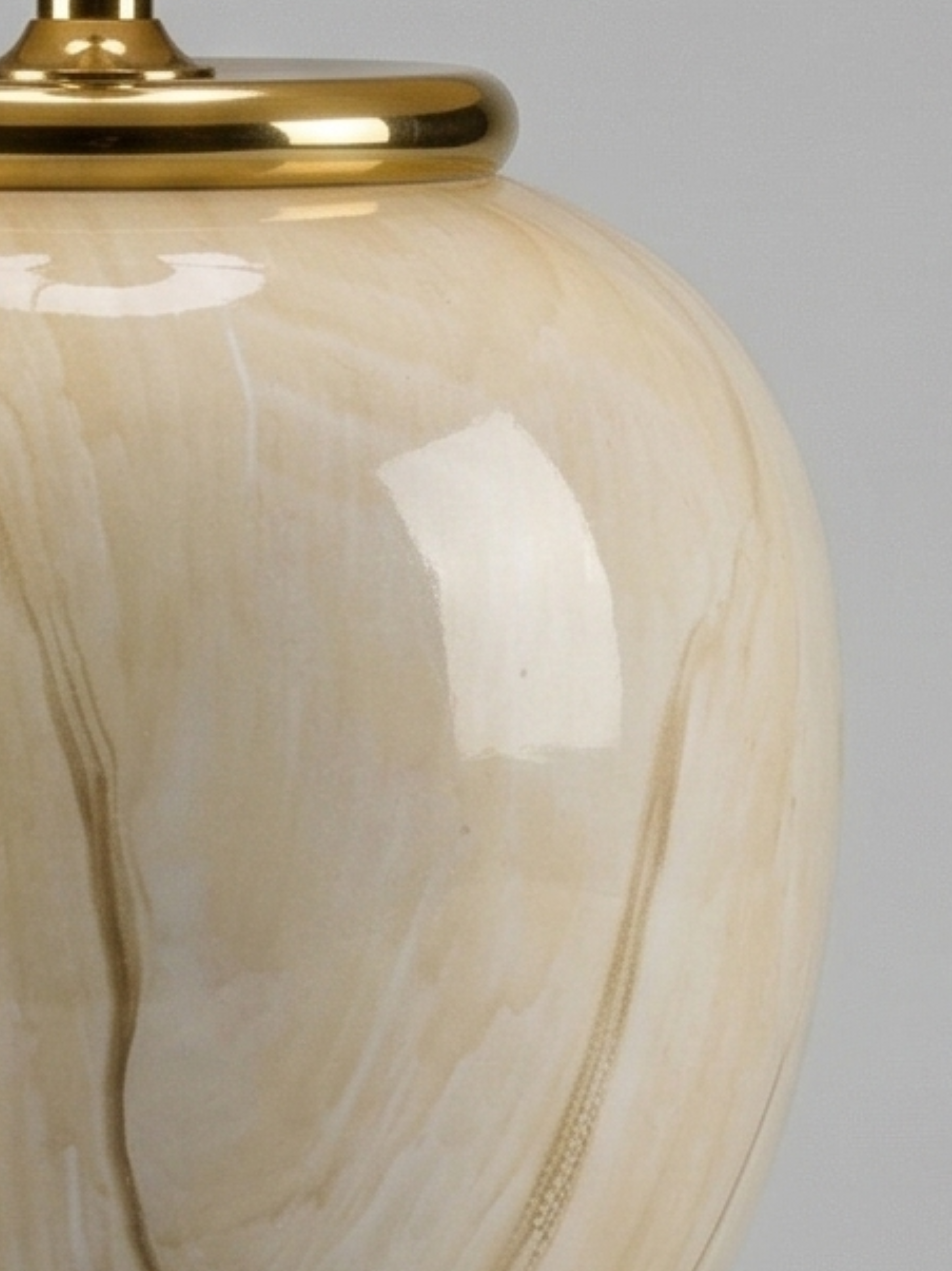 Large vintage ceramic lamp with beige onyx effect and gilded brass – Hollywood Regency style – 81 cm