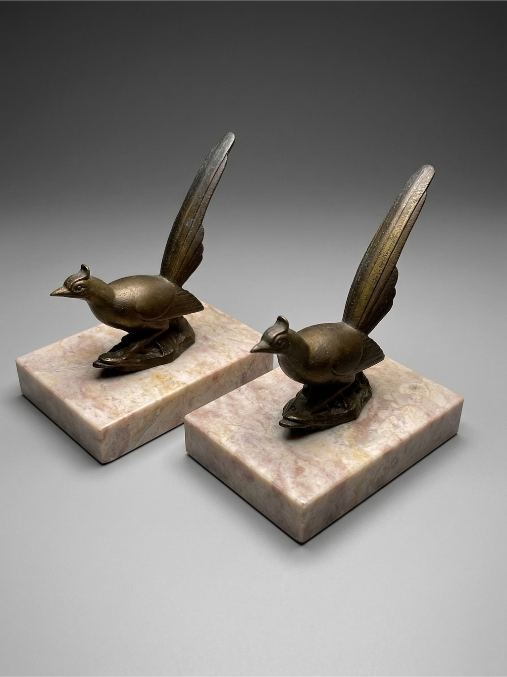 Pair of Art Deco bird bookends – patinated spelter and pink marble – vintage – 1930s