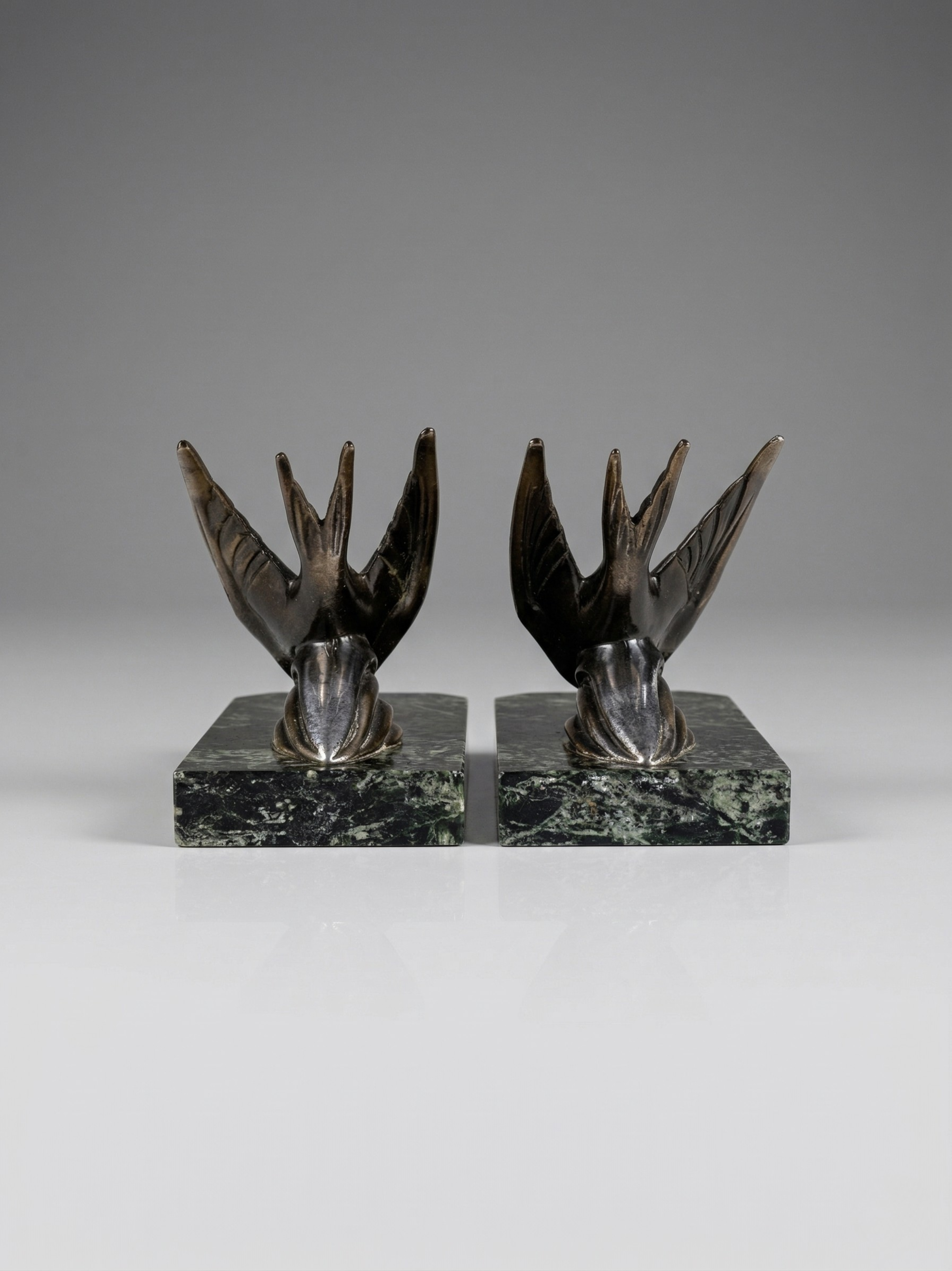 Art Deco pair of bookends – Patinated spelter swallows on green marble bases