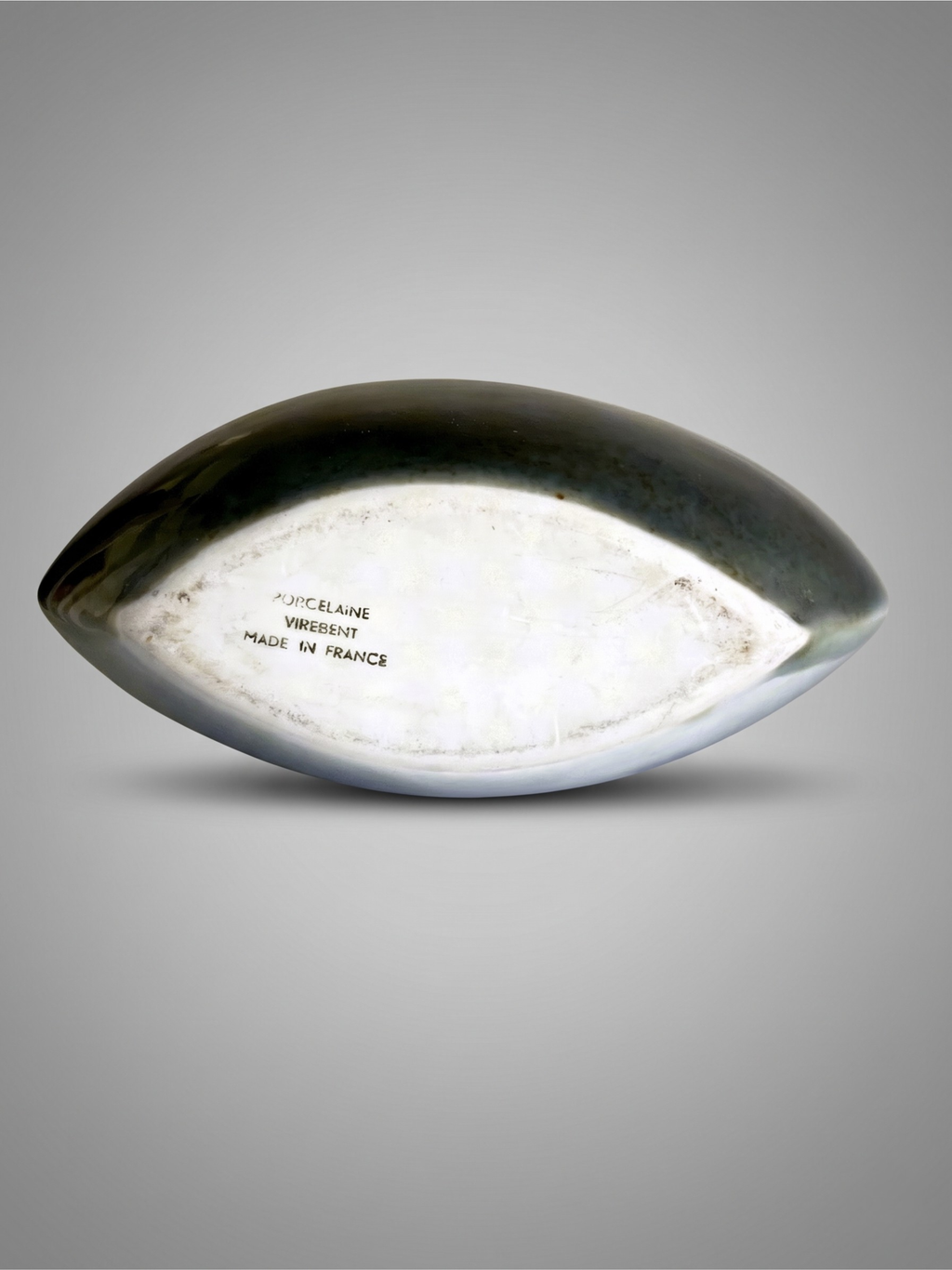 Vase en porcelaine Virebent – décor paysage stylisé – Model Poisson TGM – 18 cm