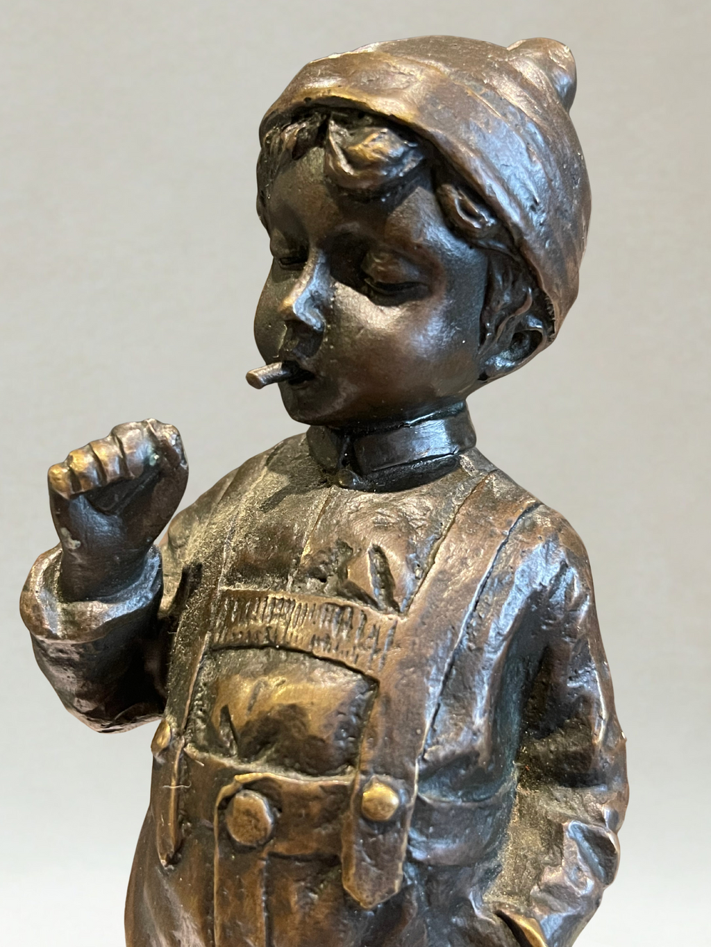 Bronze ancien signé Schmidt-Felling – Jeune garçon – Sculpture Belle Époque - 24cm