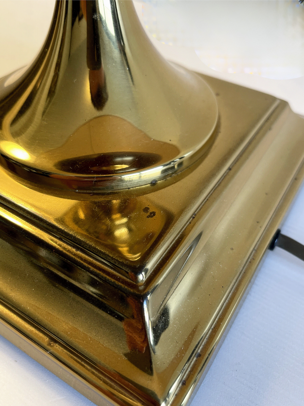 Lampe de table Deknudt – Laiton & céramique – Style néoclassique – Ref 3615/1 - H.63 cm